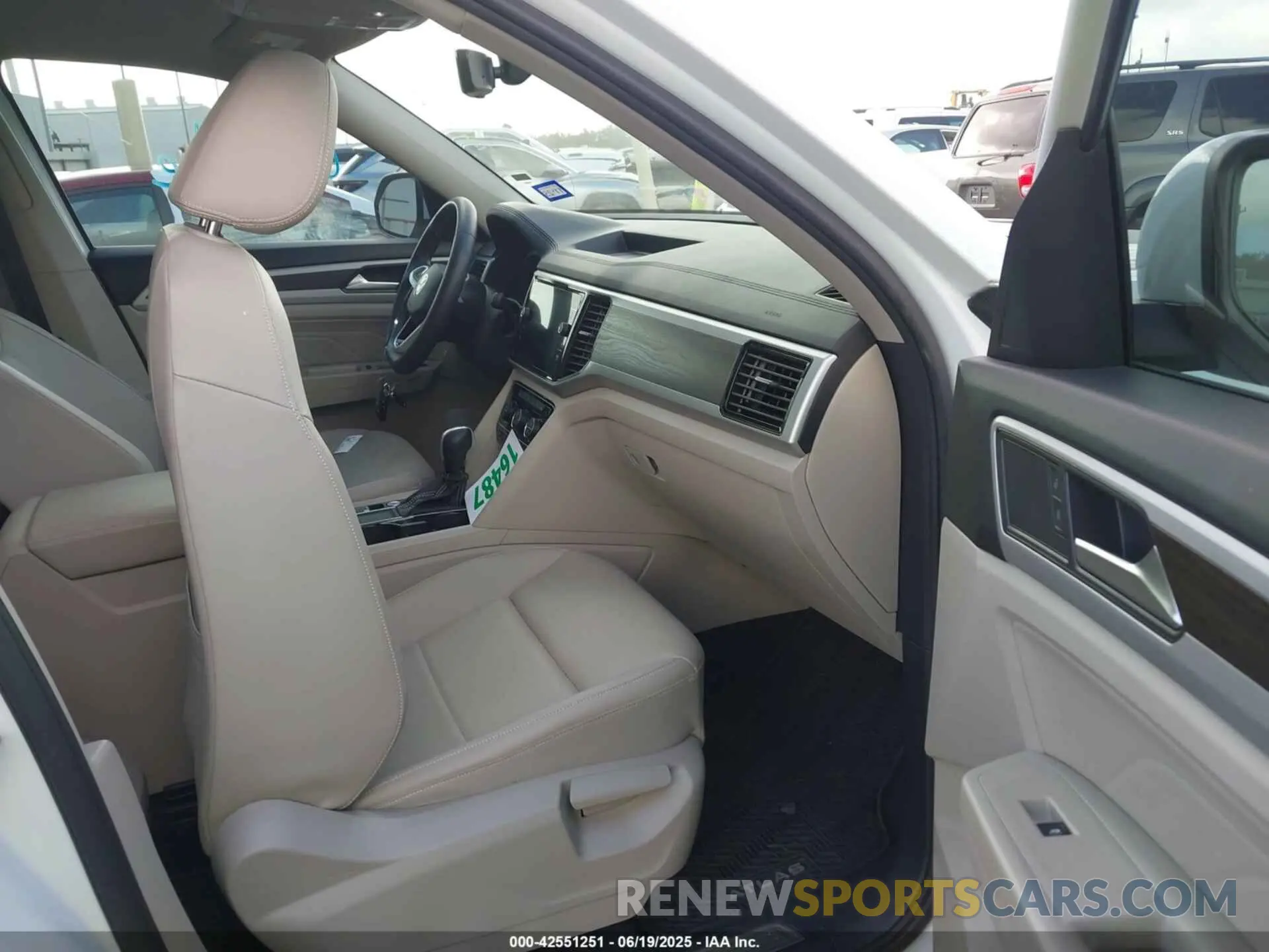 5 Photograph of a damaged car 1V2WR2CA8NC562216 VOLKSWAGEN ATLAS 2022