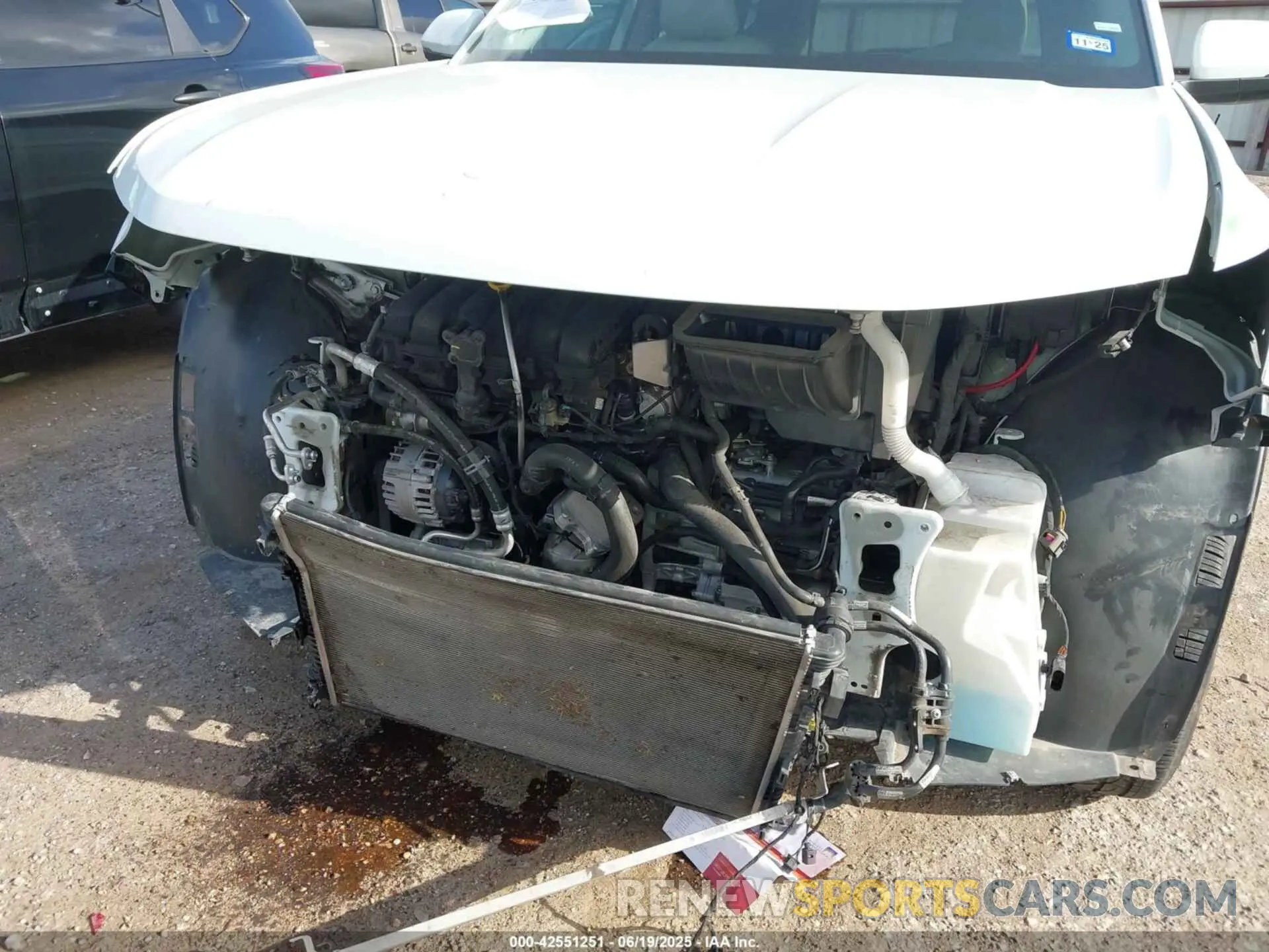 6 Photograph of a damaged car 1V2WR2CA8NC562216 VOLKSWAGEN ATLAS 2022