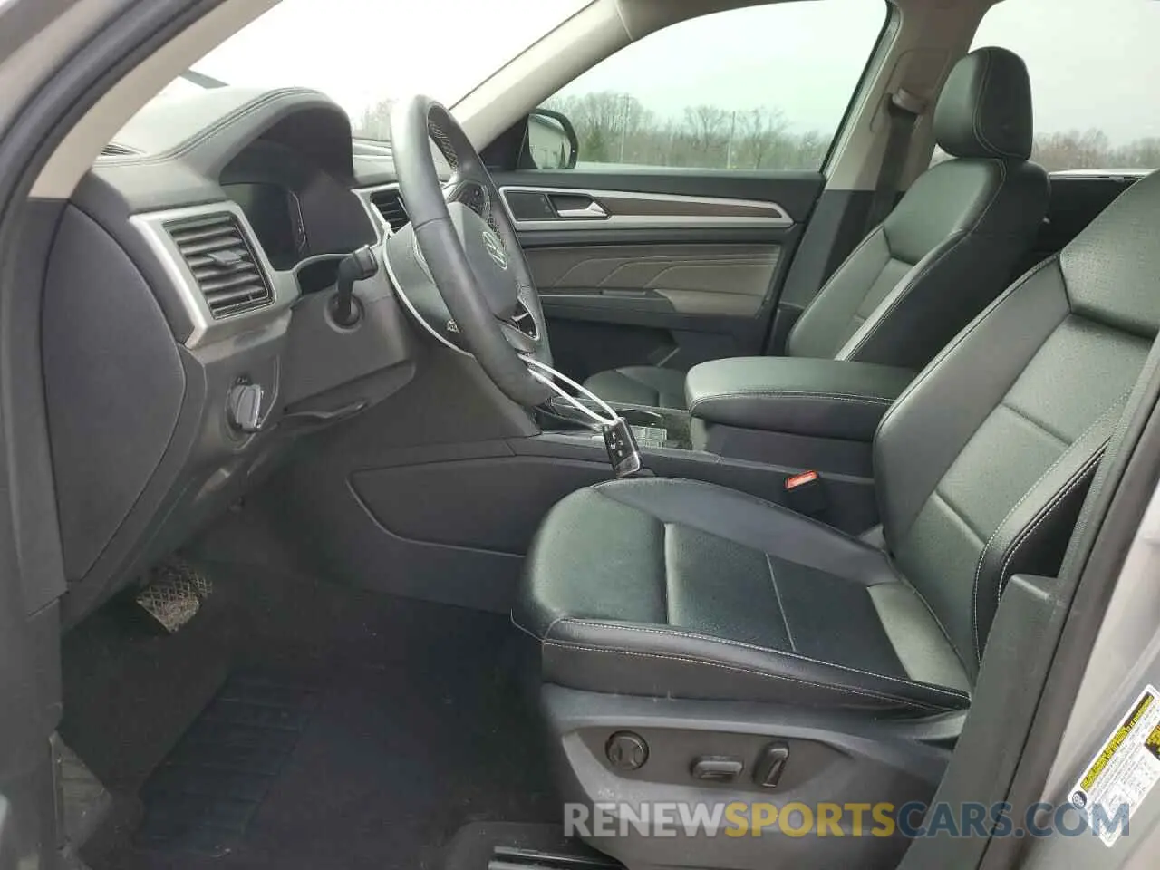 7 Photograph of a damaged car 1V2WR2CAXNC517326 VOLKSWAGEN ATLAS 2022