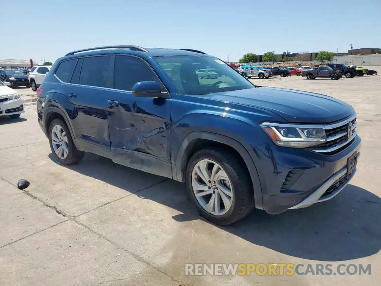 4 Photograph of a damaged car 1V2WR2CAXNC550455 VOLKSWAGEN ATLAS 2022