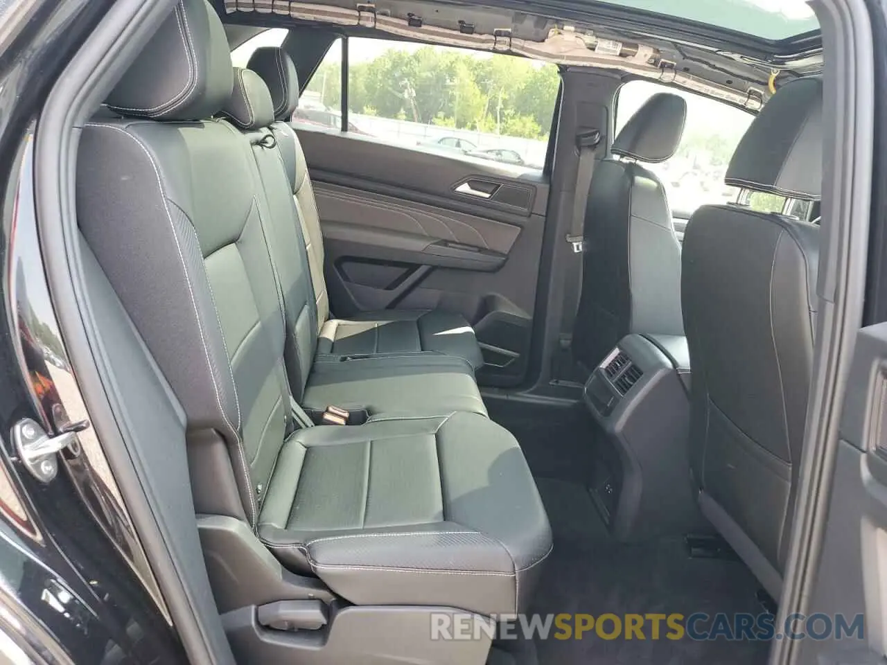 11 Photograph of a damaged car 1V2BE2CA1PC216733 VOLKSWAGEN ATLAS 2023