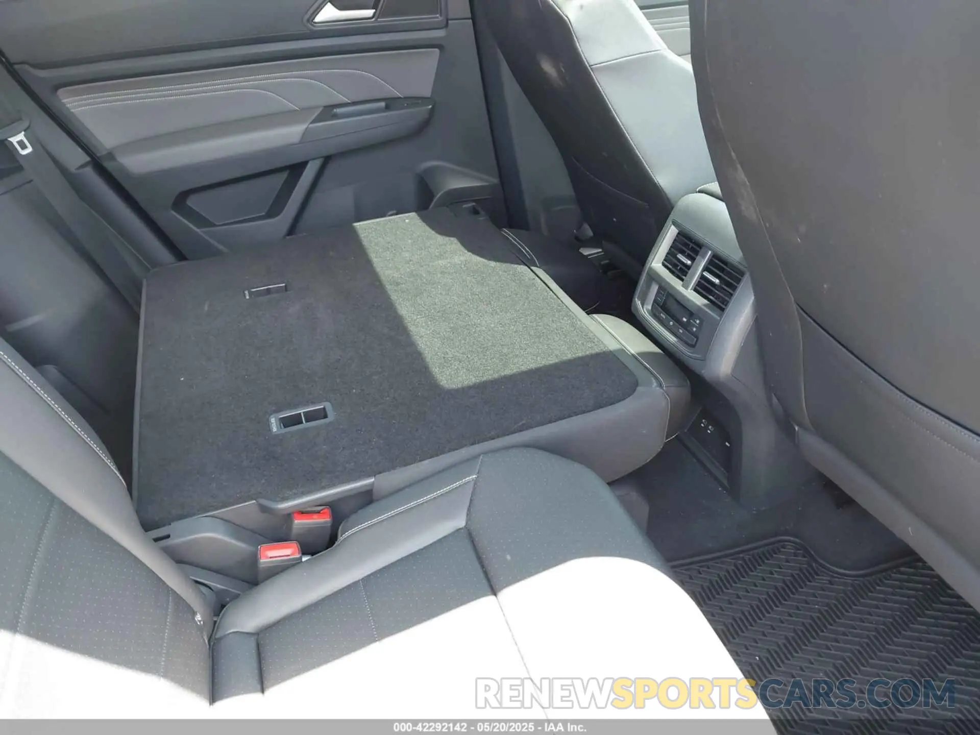 8 Photograph of a damaged car 1V2BR2CA2PC510744 VOLKSWAGEN ATLAS 2023
