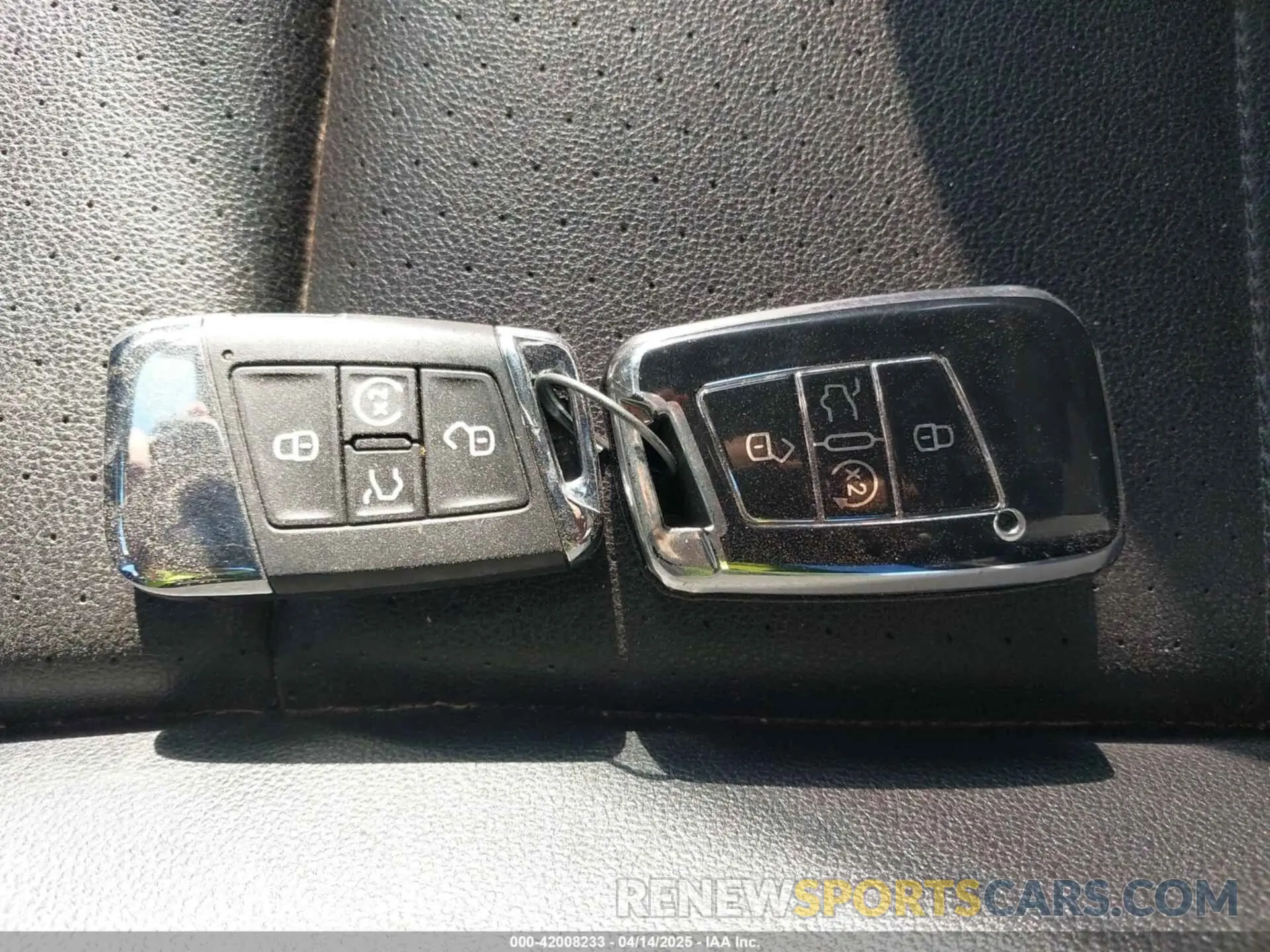 11 Photograph of a damaged car 1V2BR2CA4PC557385 VOLKSWAGEN ATLAS 2023