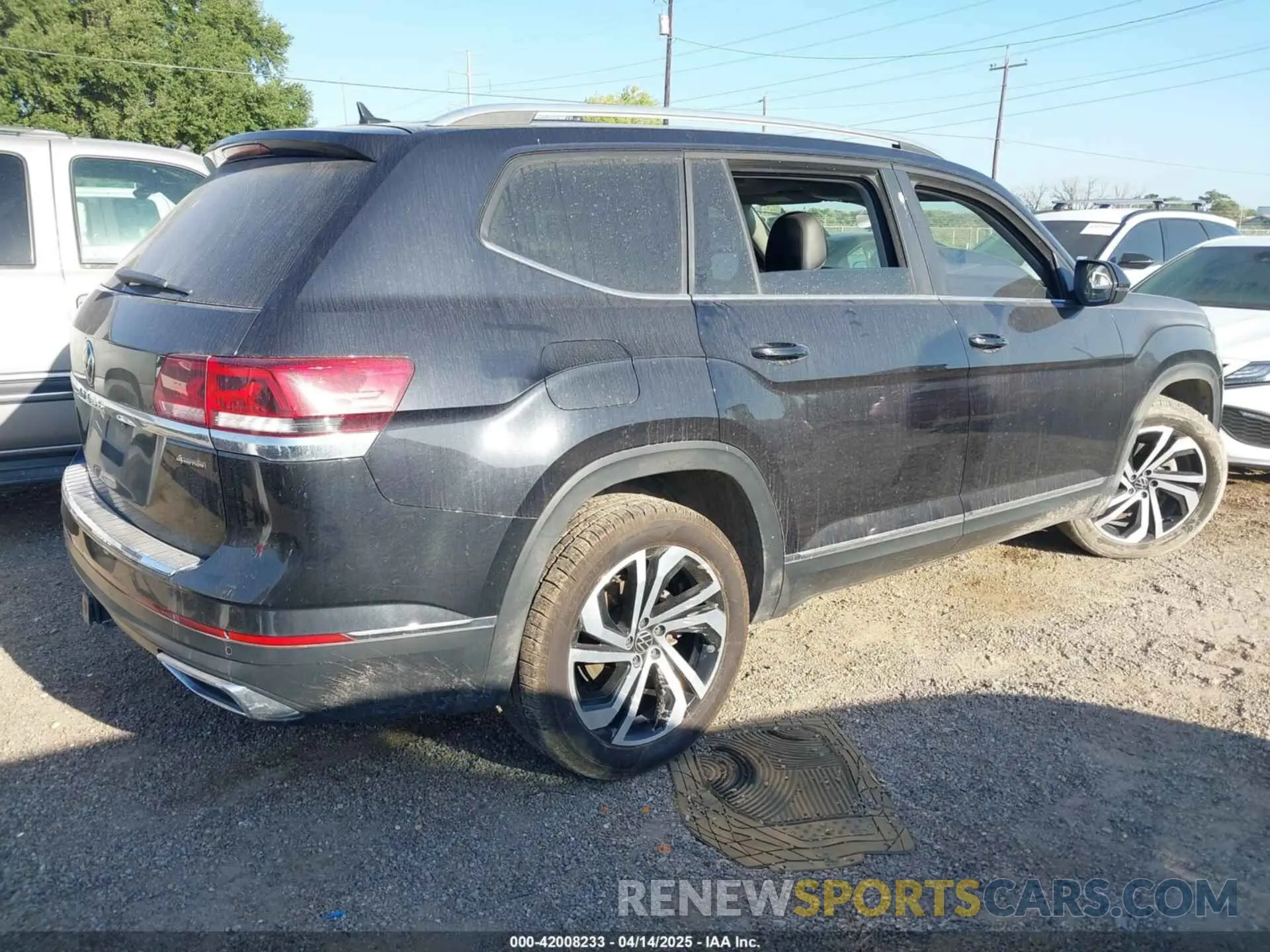 4 Photograph of a damaged car 1V2BR2CA4PC557385 VOLKSWAGEN ATLAS 2023