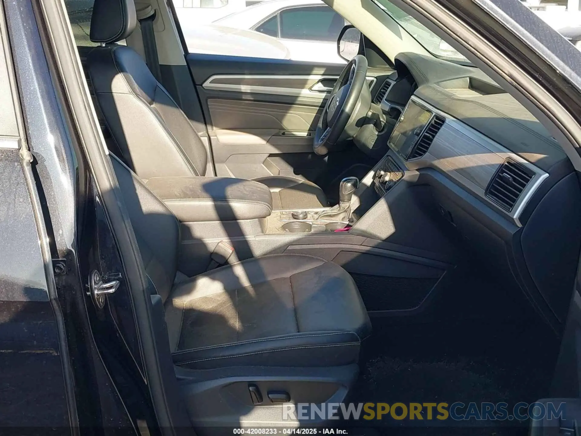 5 Photograph of a damaged car 1V2BR2CA4PC557385 VOLKSWAGEN ATLAS 2023
