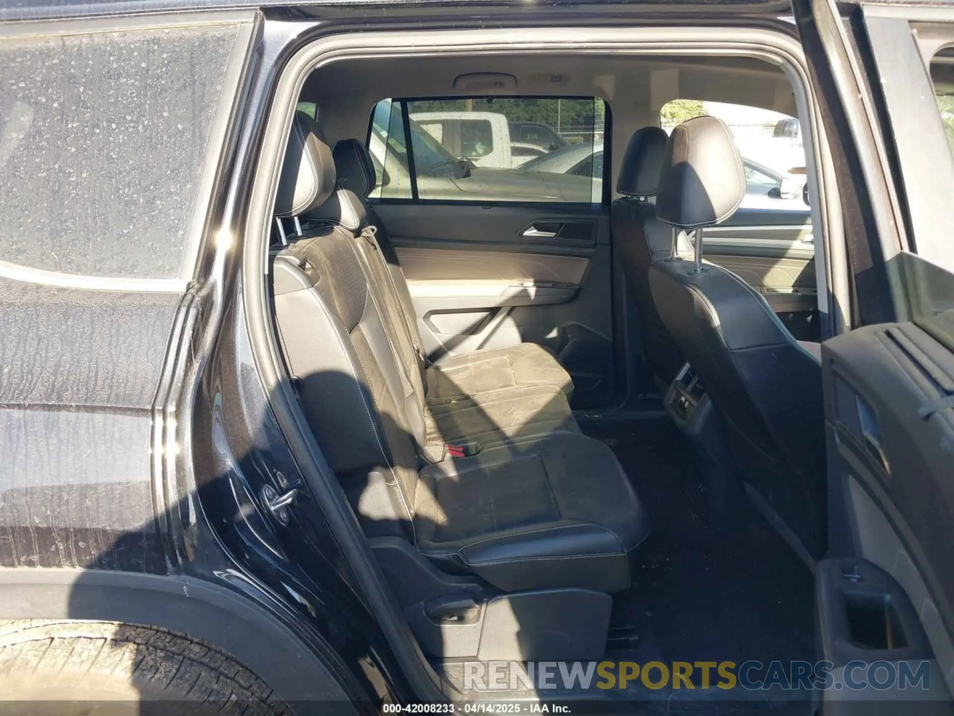 8 Photograph of a damaged car 1V2BR2CA4PC557385 VOLKSWAGEN ATLAS 2023