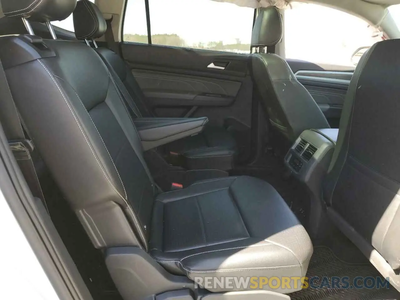 11 Photograph of a damaged car 1V2BR2CA5PC558352 VOLKSWAGEN ATLAS 2023