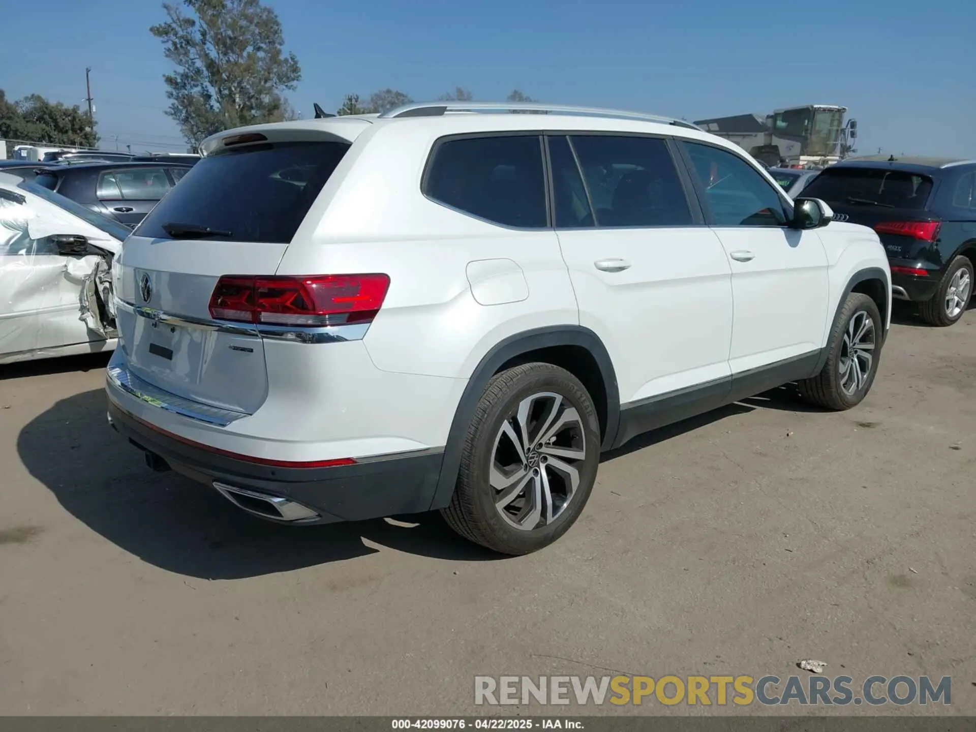 4 Photograph of a damaged car 1V2BR2CA7PC527099 VOLKSWAGEN ATLAS 2023