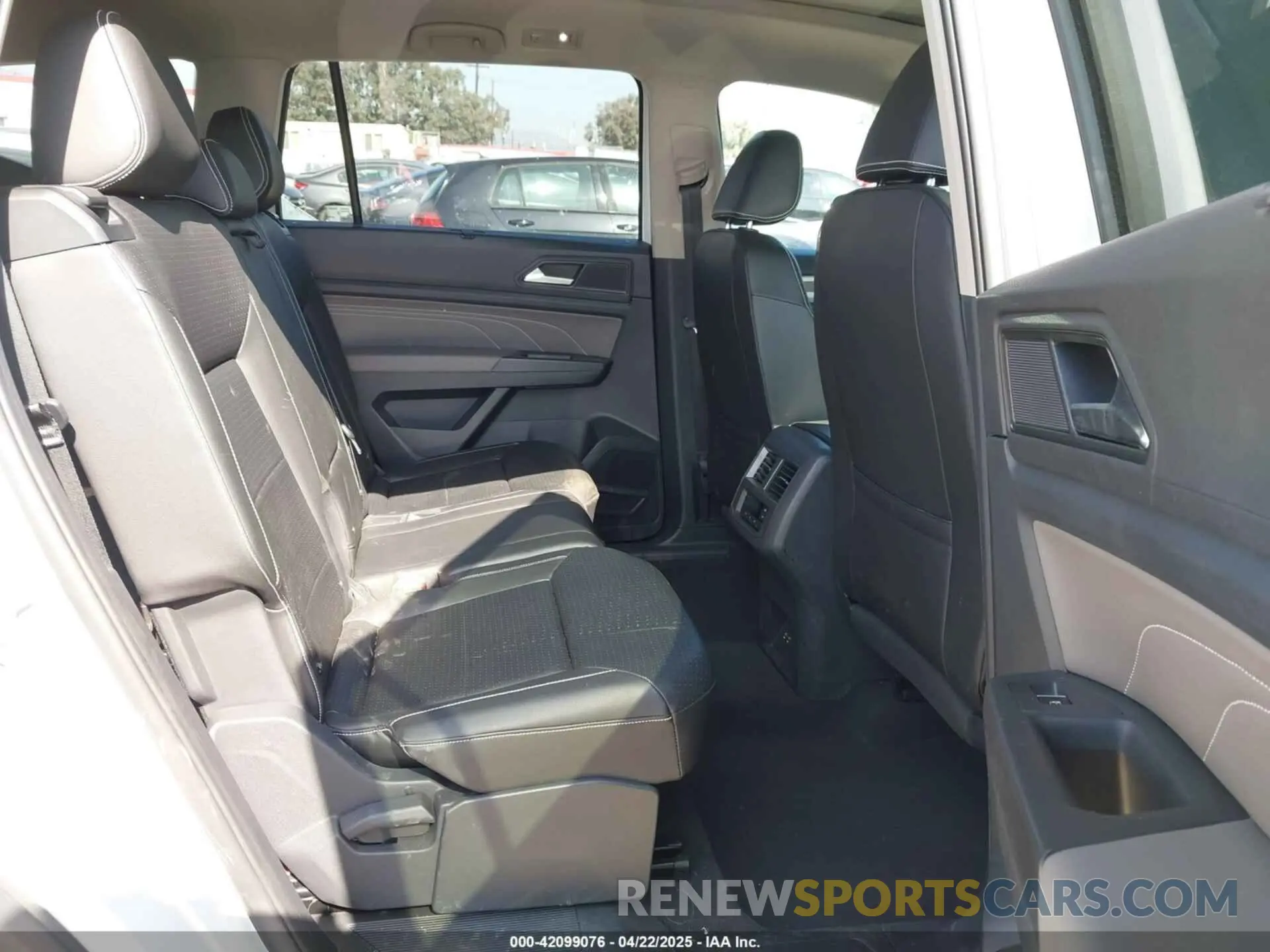 8 Photograph of a damaged car 1V2BR2CA7PC527099 VOLKSWAGEN ATLAS 2023