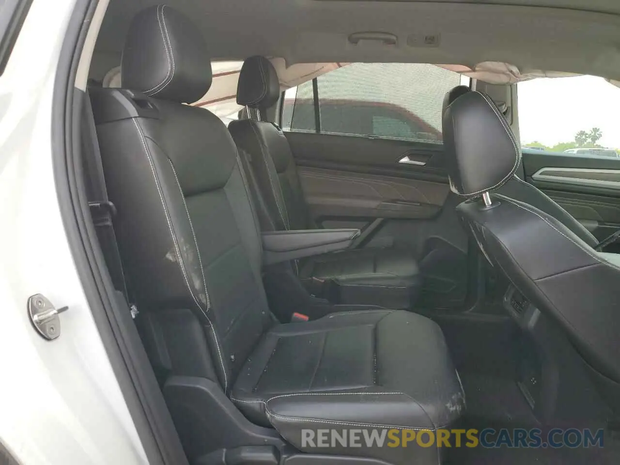 11 Photograph of a damaged car 1V2BR2CAXPC515819 VOLKSWAGEN ATLAS 2023