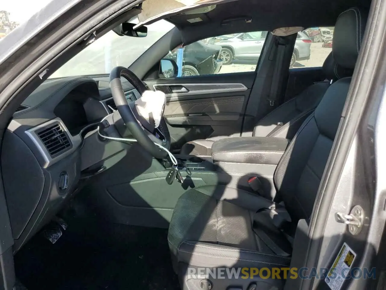 7 Photograph of a damaged car 1V2DC2CA4PC206390 VOLKSWAGEN ATLAS 2023