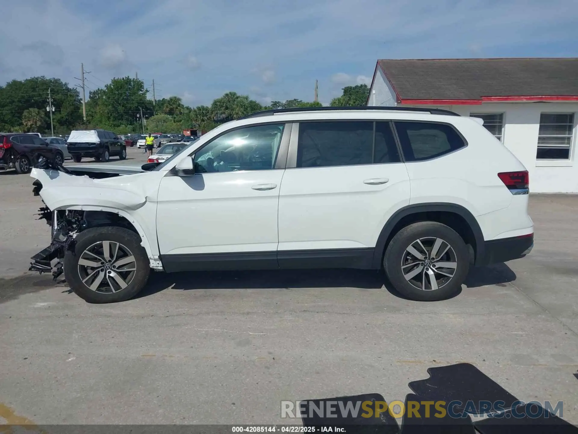 15 Photograph of a damaged car 1V2DP2CA7PC547576 VOLKSWAGEN ATLAS 2023