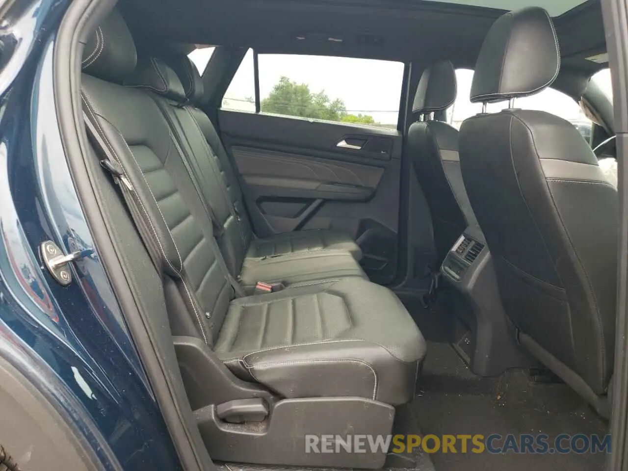 11 Photograph of a damaged car 1V2FE2CA8PC205729 VOLKSWAGEN ATLAS 2023