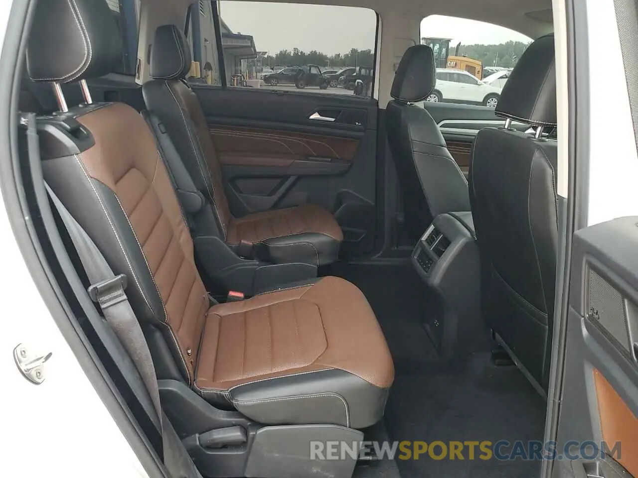 11 Photograph of a damaged car 1V2FR2CA0PC502644 VOLKSWAGEN ATLAS 2023