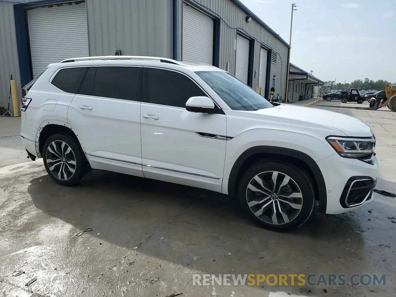4 Photograph of a damaged car 1V2FR2CA0PC502644 VOLKSWAGEN ATLAS 2023