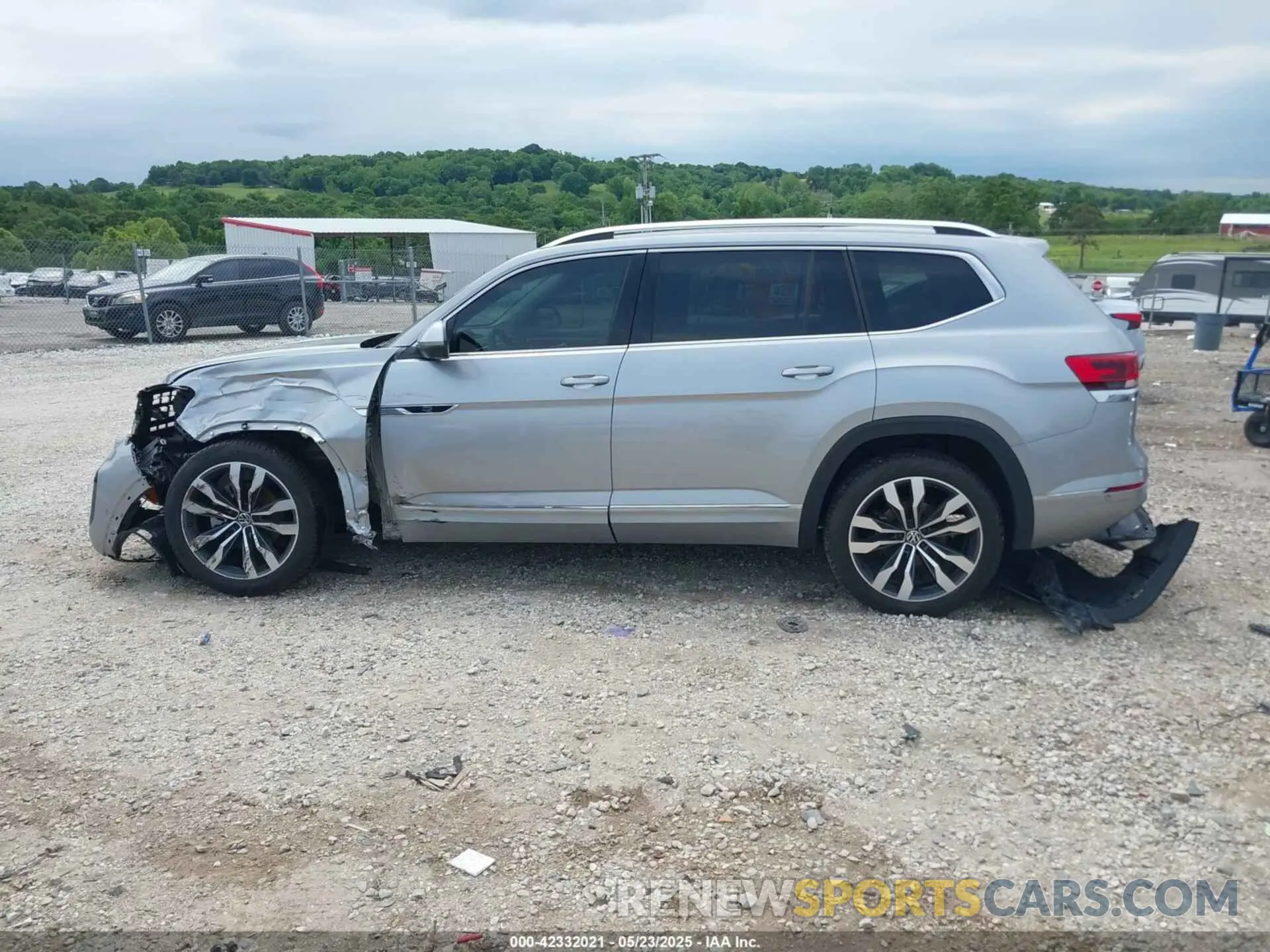 13 Photograph of a damaged car 1V2FR2CA1PC504371 VOLKSWAGEN ATLAS 2023