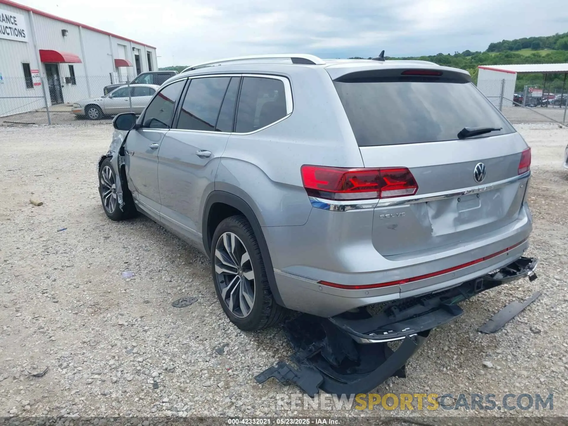3 Photograph of a damaged car 1V2FR2CA1PC504371 VOLKSWAGEN ATLAS 2023
