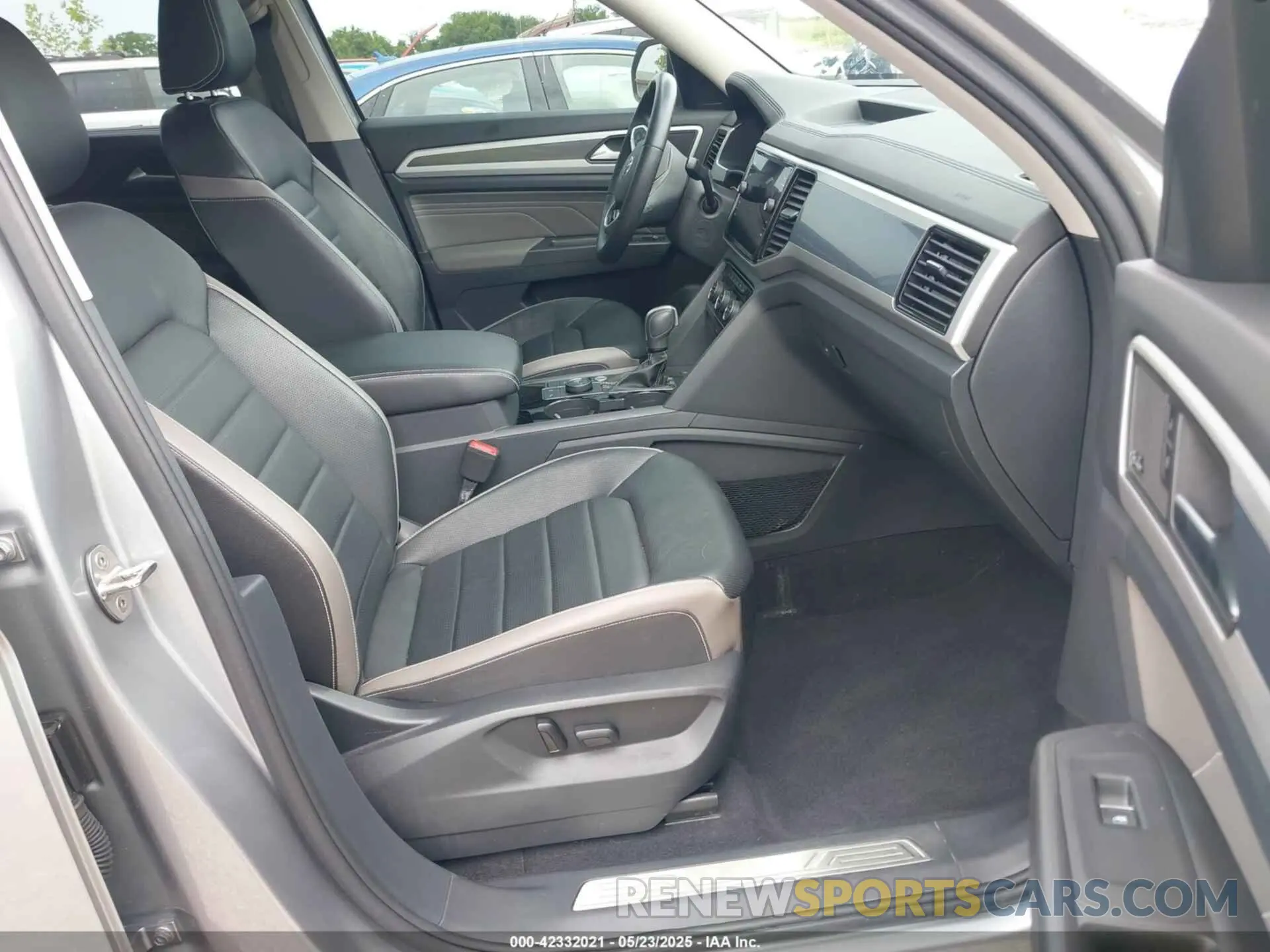 5 Photograph of a damaged car 1V2FR2CA1PC504371 VOLKSWAGEN ATLAS 2023