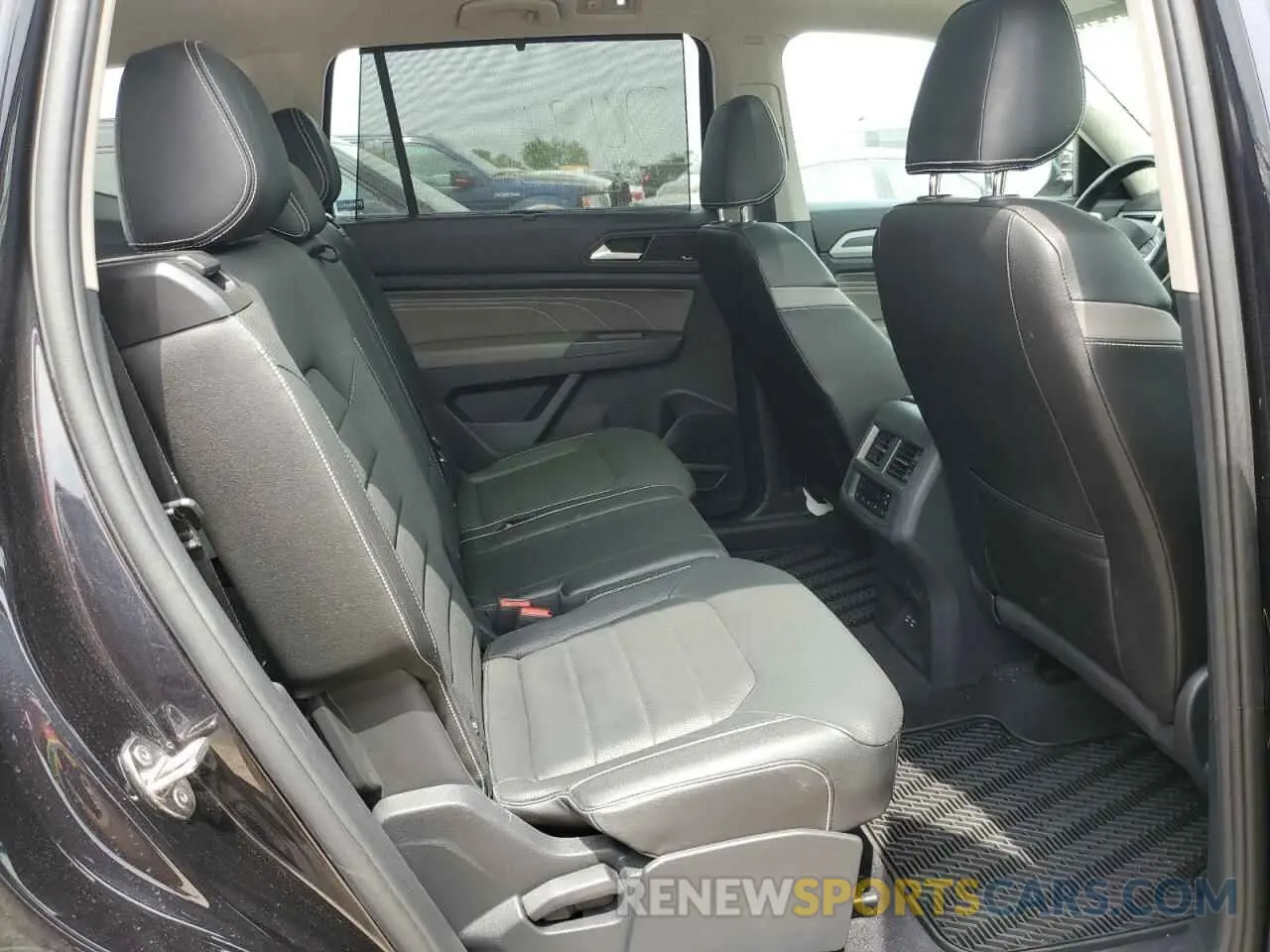 11 Photograph of a damaged car 1V2FR2CA3PC539686 VOLKSWAGEN ATLAS 2023