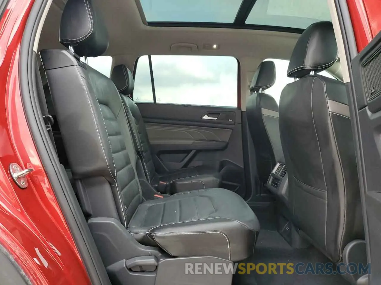 11 Photograph of a damaged car 1V2FR2CAXPC516535 VOLKSWAGEN ATLAS 2023