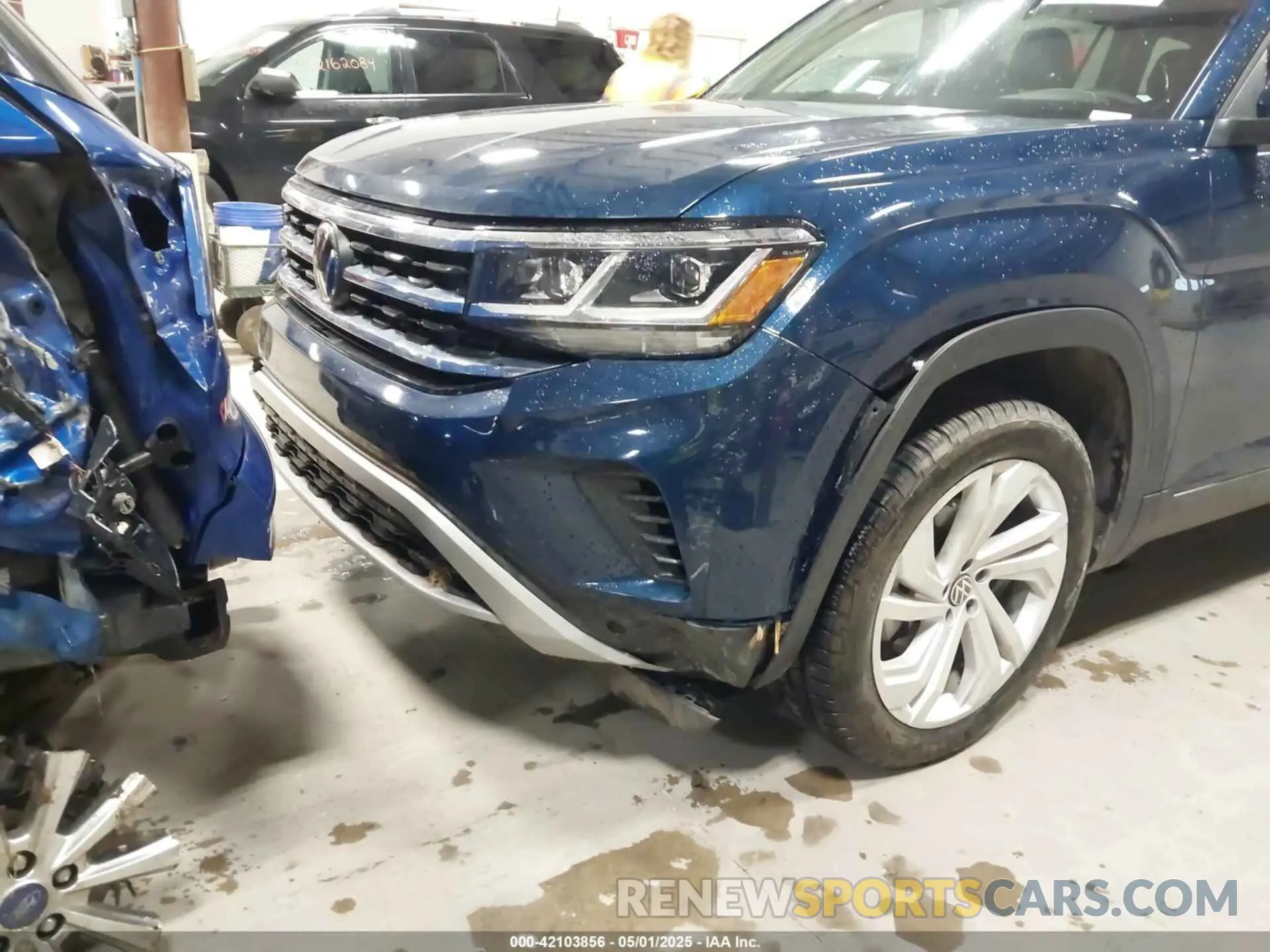 17 Photograph of a damaged car 1V2HP2CA0PC516123 VOLKSWAGEN ATLAS 2023