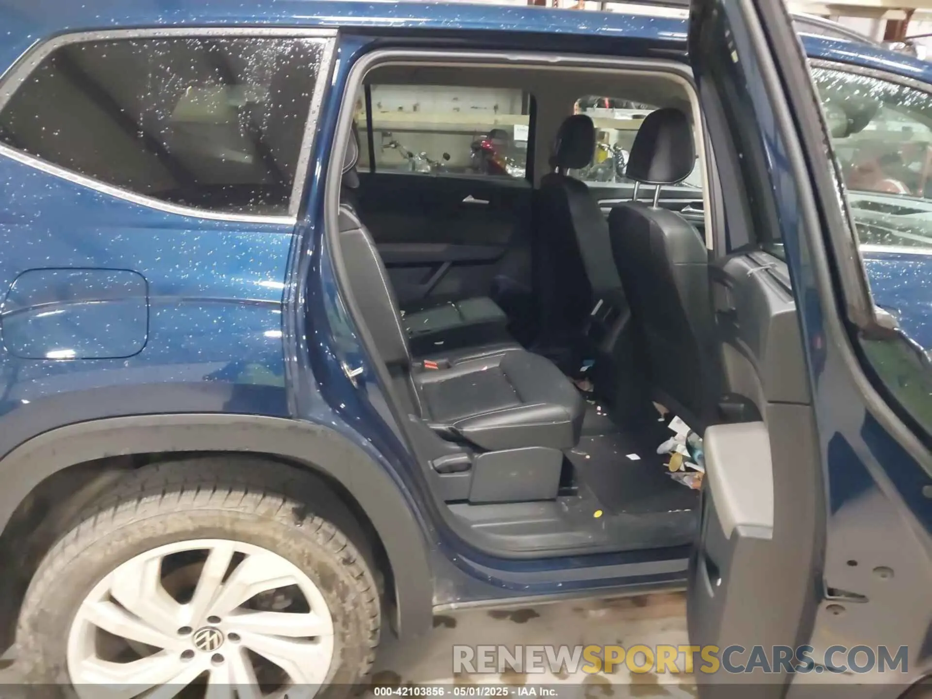 8 Photograph of a damaged car 1V2HP2CA0PC516123 VOLKSWAGEN ATLAS 2023