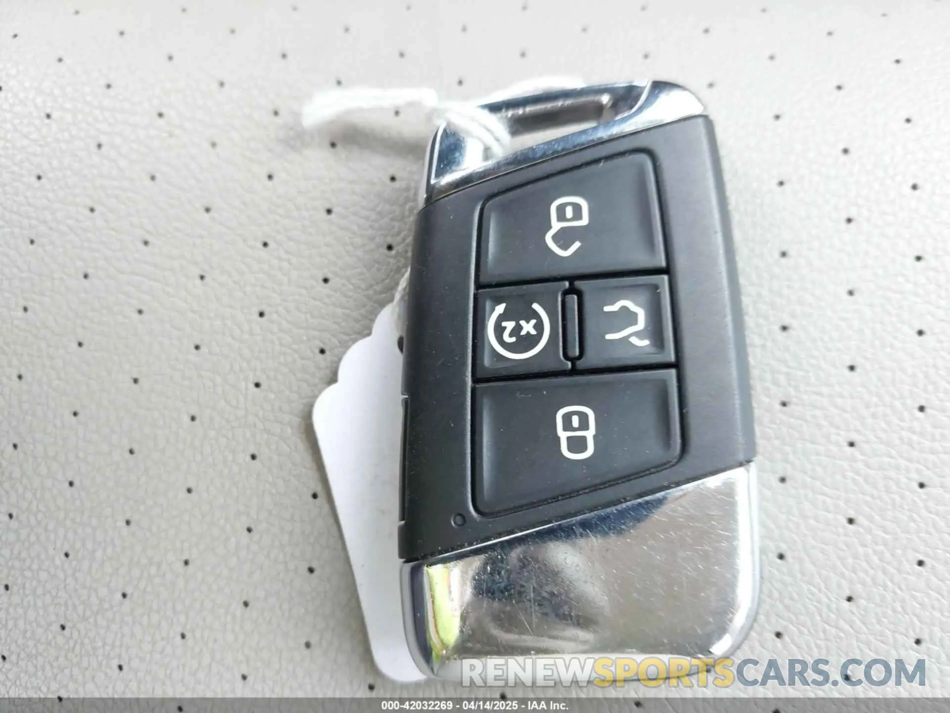 11 Photograph of a damaged car 1V2HR2CA2PC505456 VOLKSWAGEN ATLAS 2023