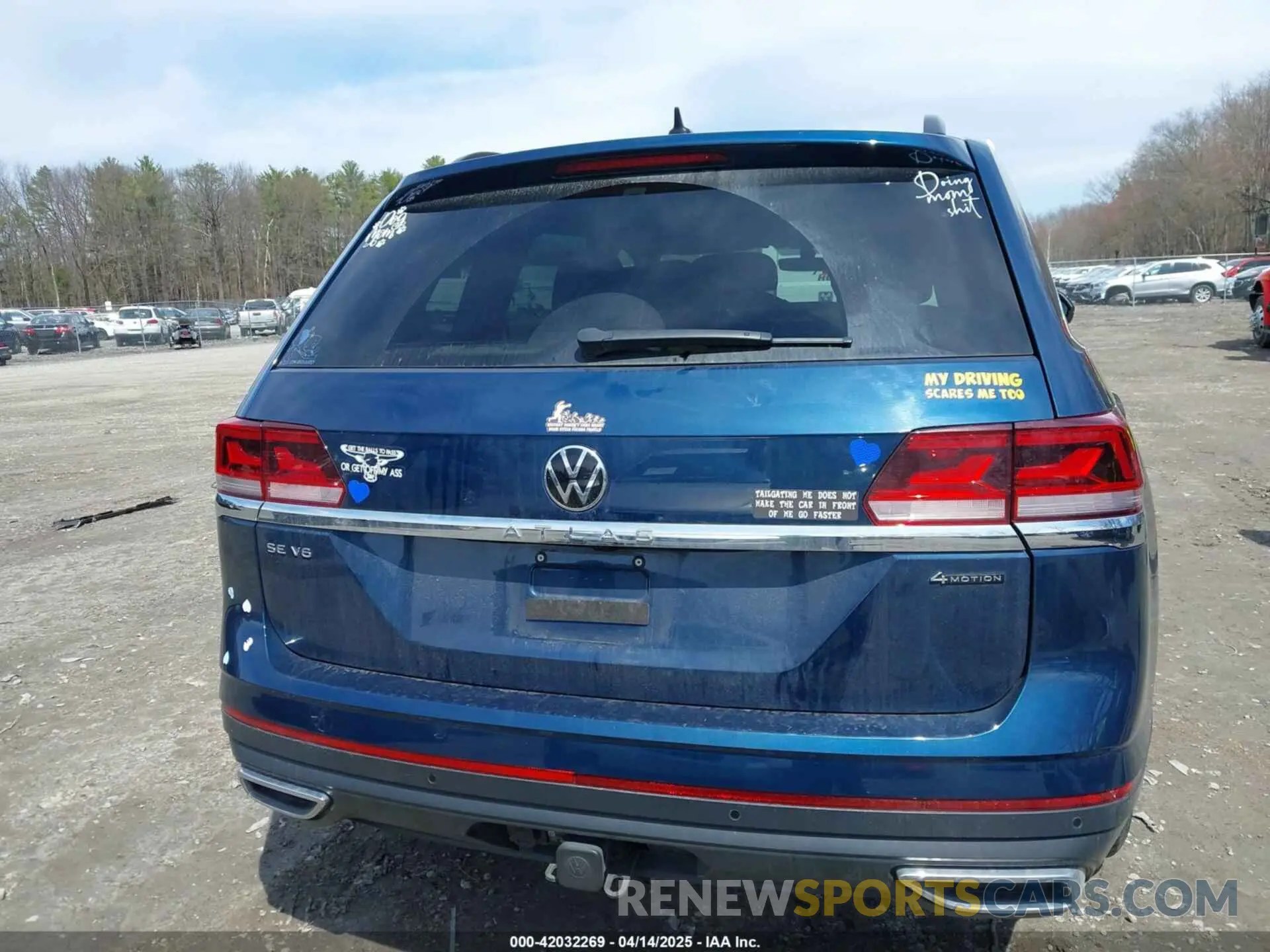 17 Photograph of a damaged car 1V2HR2CA2PC505456 VOLKSWAGEN ATLAS 2023