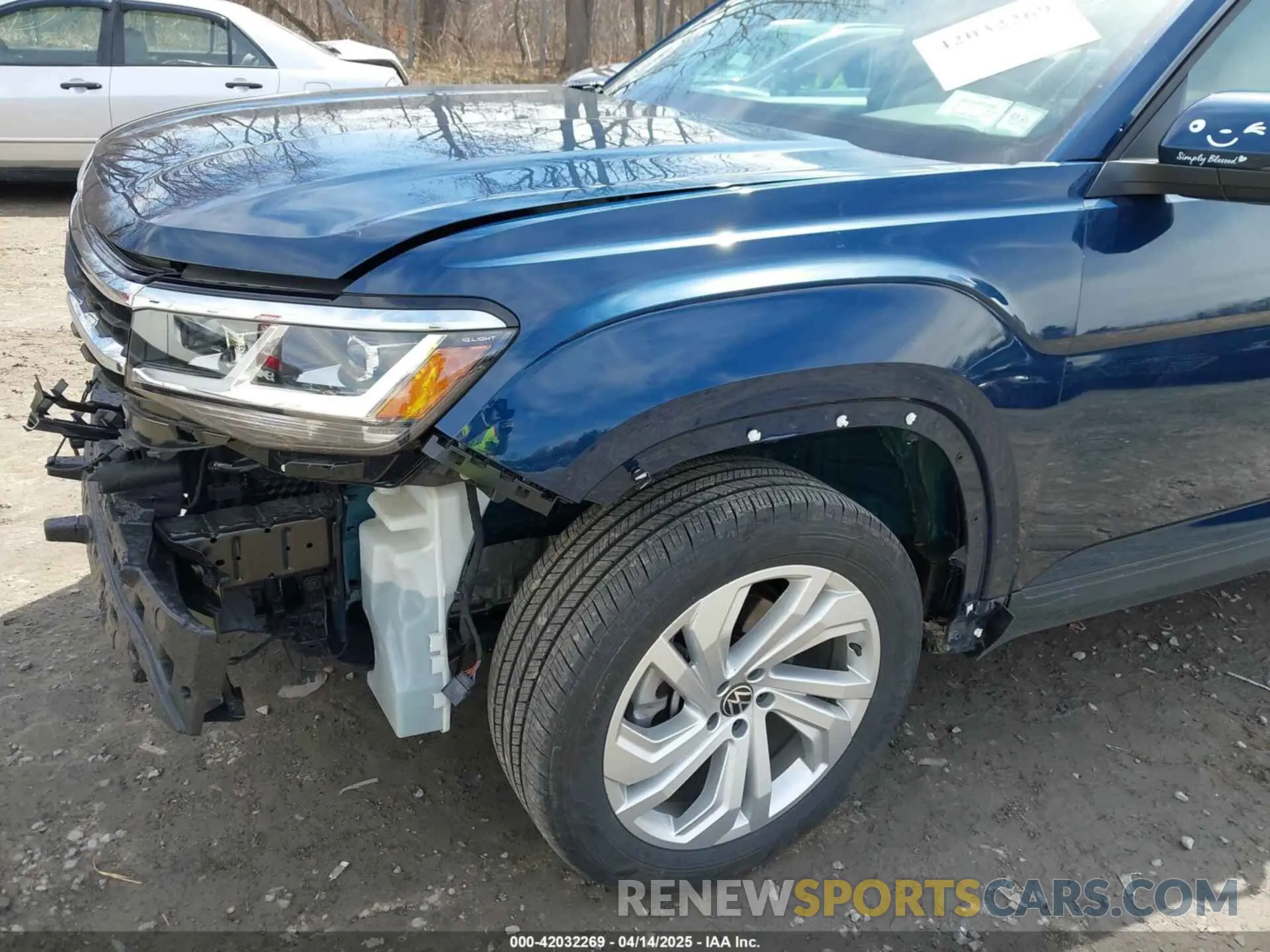 18 Photograph of a damaged car 1V2HR2CA2PC505456 VOLKSWAGEN ATLAS 2023