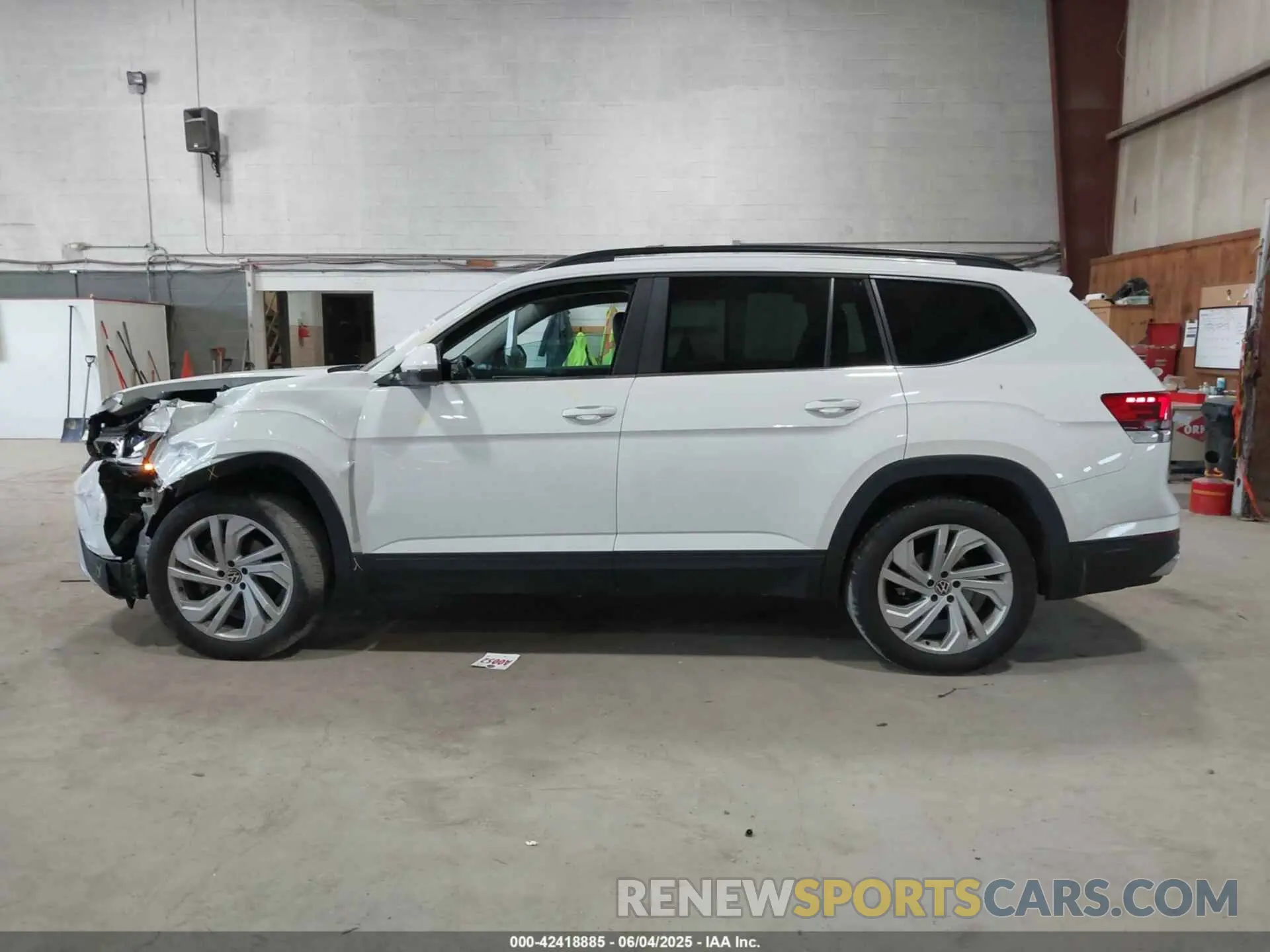 14 Photograph of a damaged car 1V2HR2CA4PC556781 VOLKSWAGEN ATLAS 2023