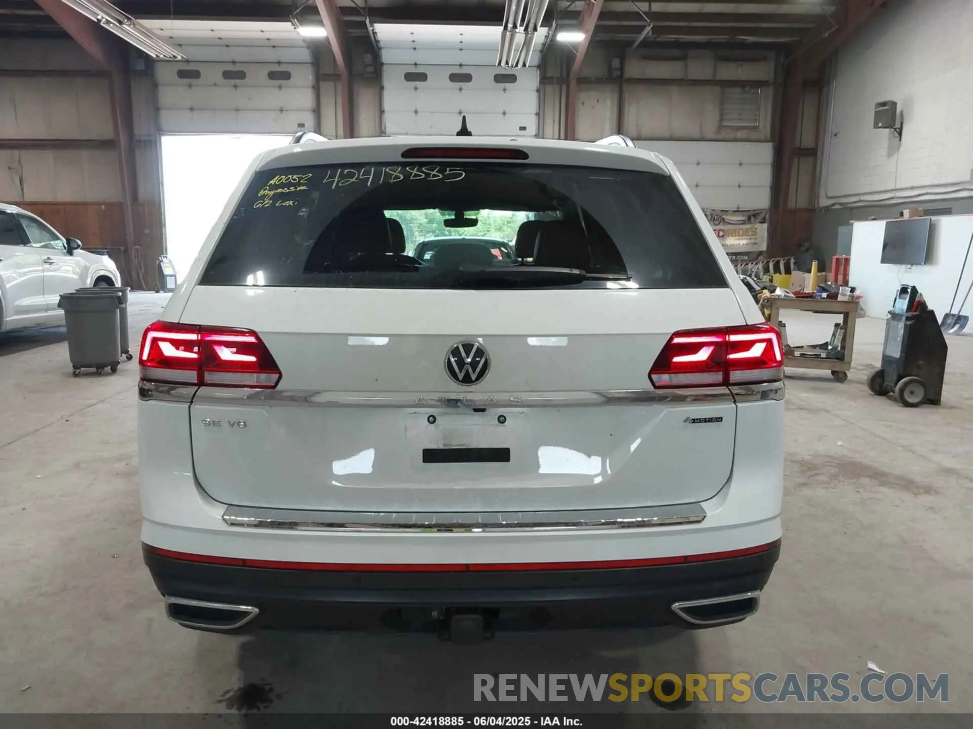 16 Photograph of a damaged car 1V2HR2CA4PC556781 VOLKSWAGEN ATLAS 2023