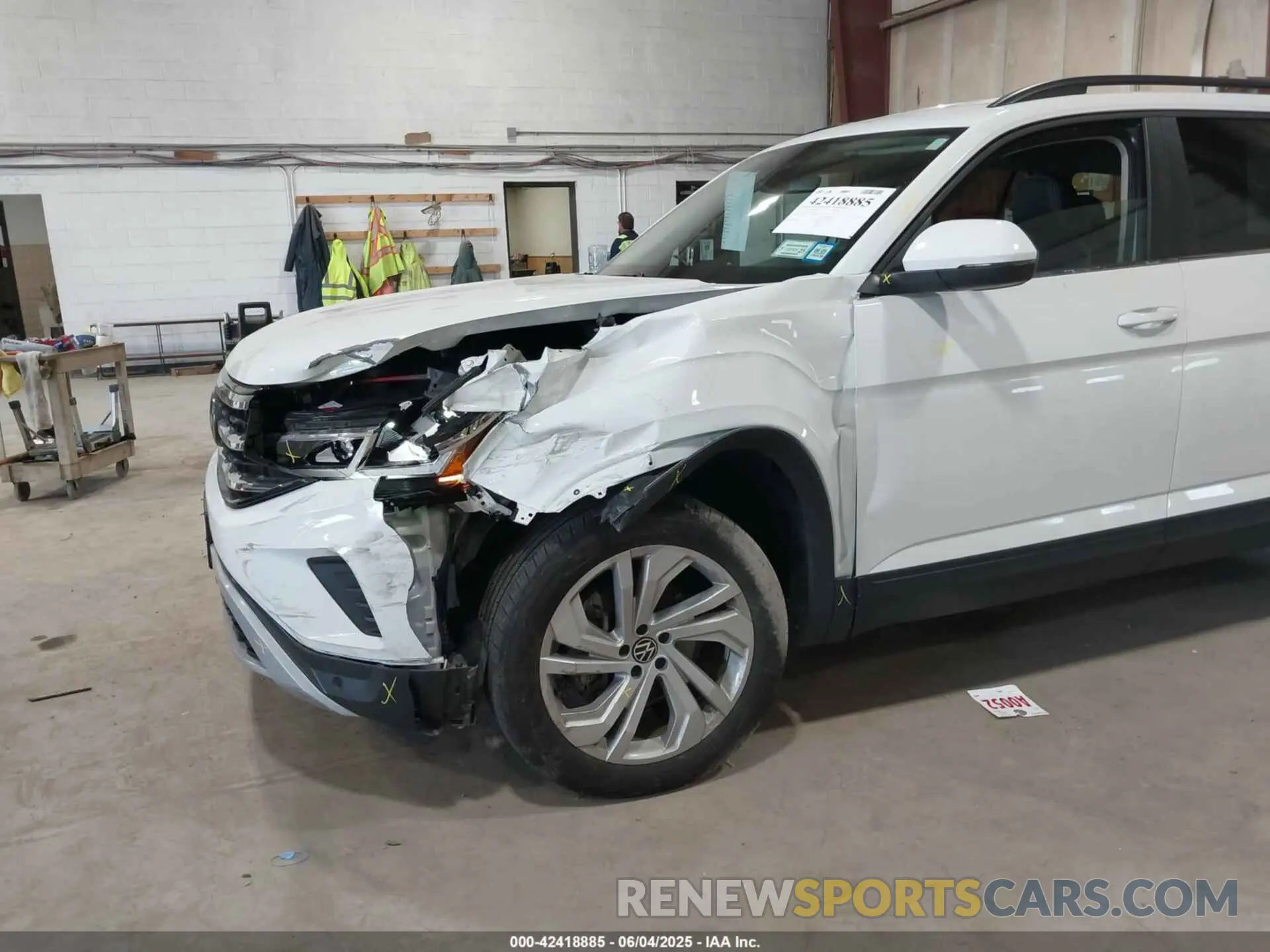 6 Photograph of a damaged car 1V2HR2CA4PC556781 VOLKSWAGEN ATLAS 2023