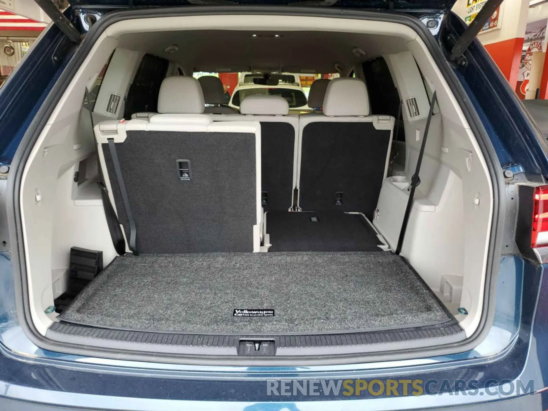 8 Photograph of a damaged car 1V2HR2CA5PC527628 VOLKSWAGEN ATLAS 2023