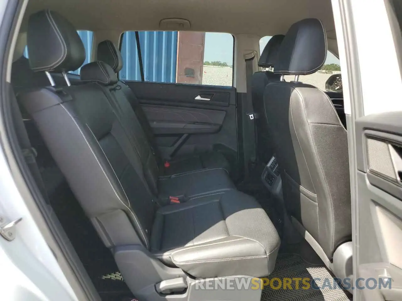11 Photograph of a damaged car 1V2HR2CA6PC531607 VOLKSWAGEN ATLAS 2023