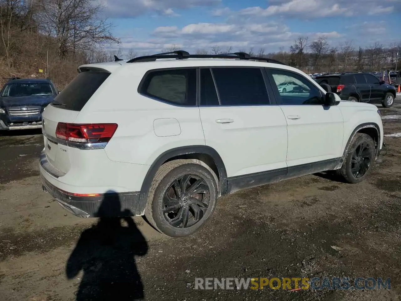3 Photograph of a damaged car 1V2HR2CA7PC532989 VOLKSWAGEN ATLAS 2023