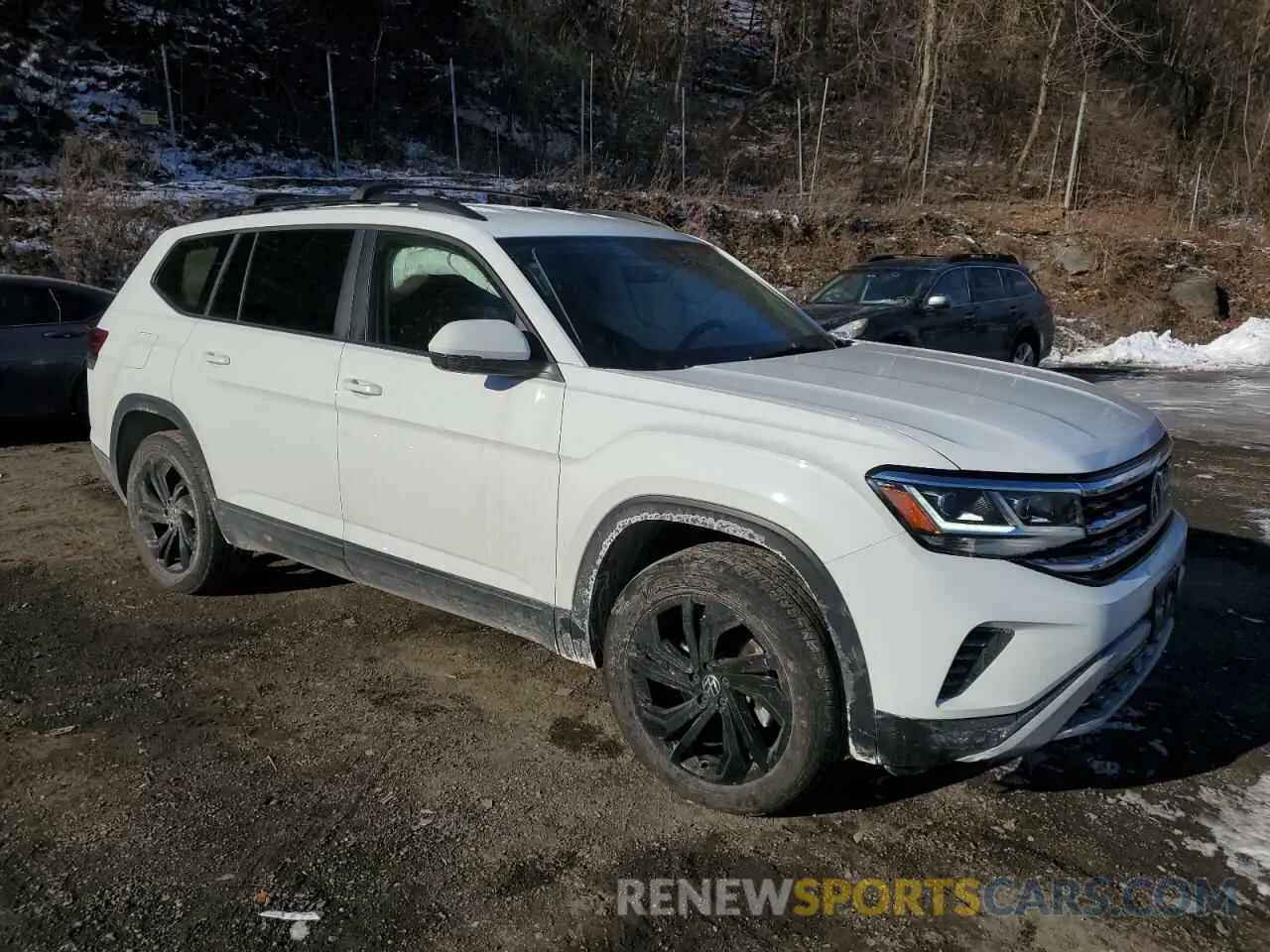 4 Photograph of a damaged car 1V2HR2CA7PC532989 VOLKSWAGEN ATLAS 2023