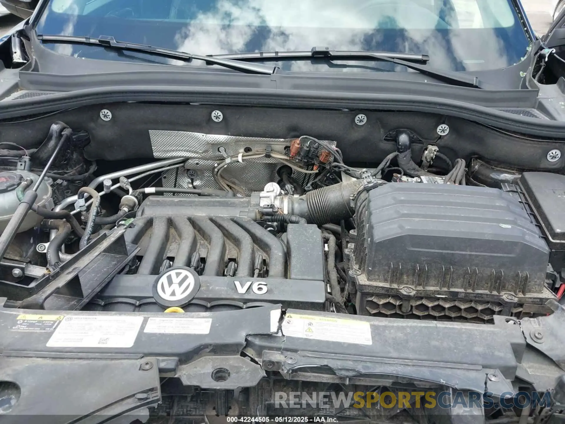 10 Photograph of a damaged car 1V2HR2CA8PC527350 VOLKSWAGEN ATLAS 2023