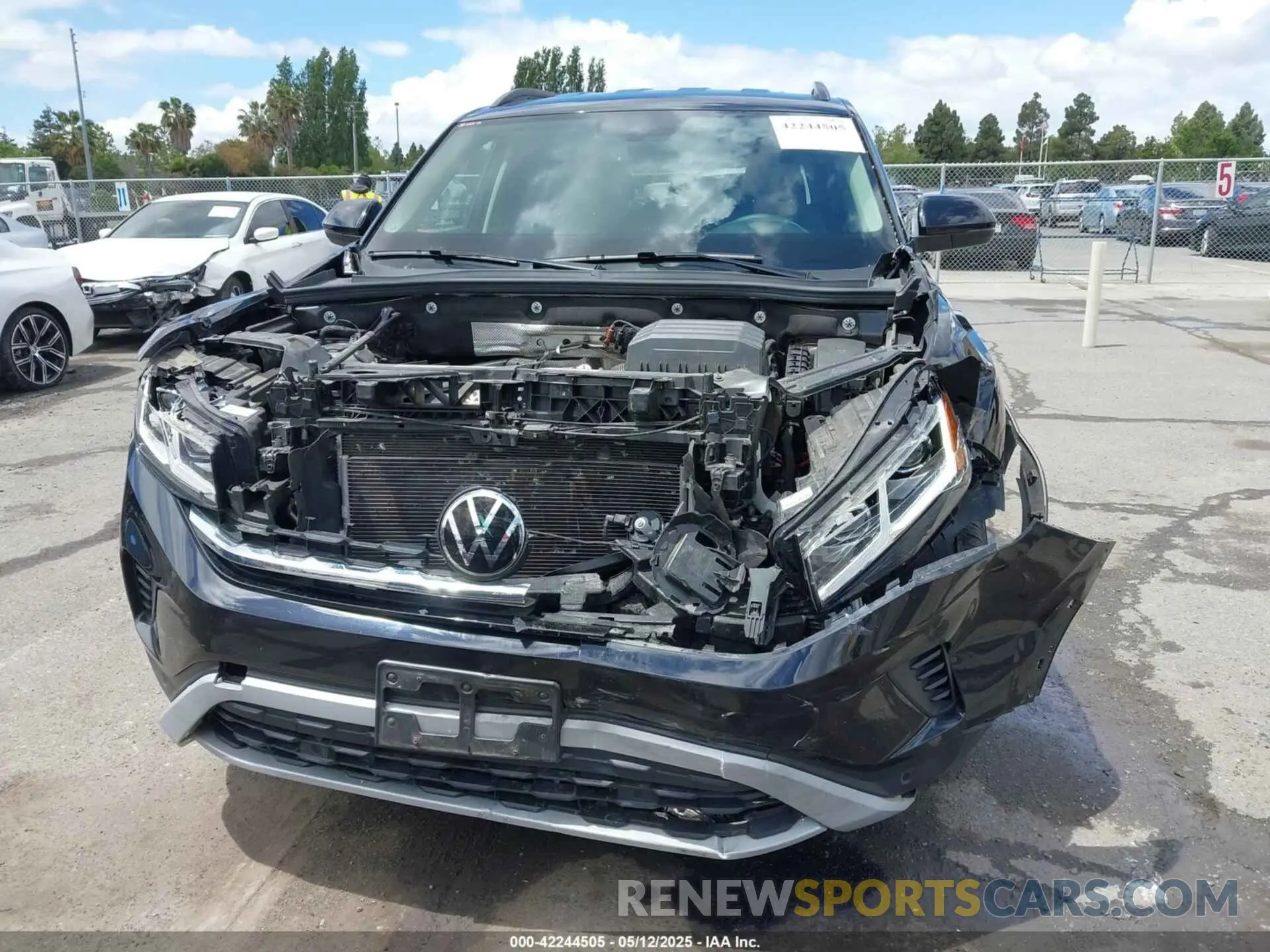 13 Photograph of a damaged car 1V2HR2CA8PC527350 VOLKSWAGEN ATLAS 2023