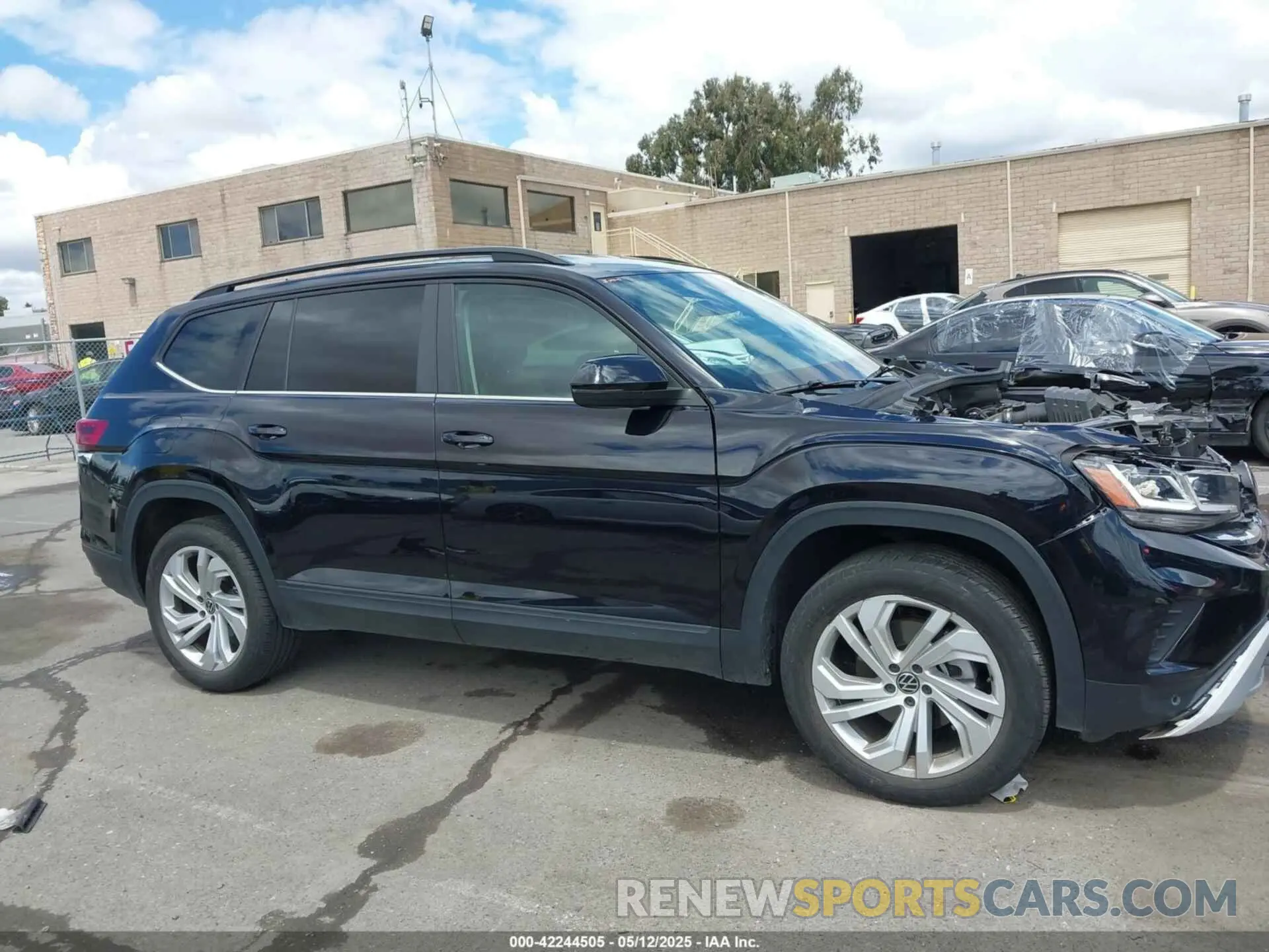 14 Photograph of a damaged car 1V2HR2CA8PC527350 VOLKSWAGEN ATLAS 2023