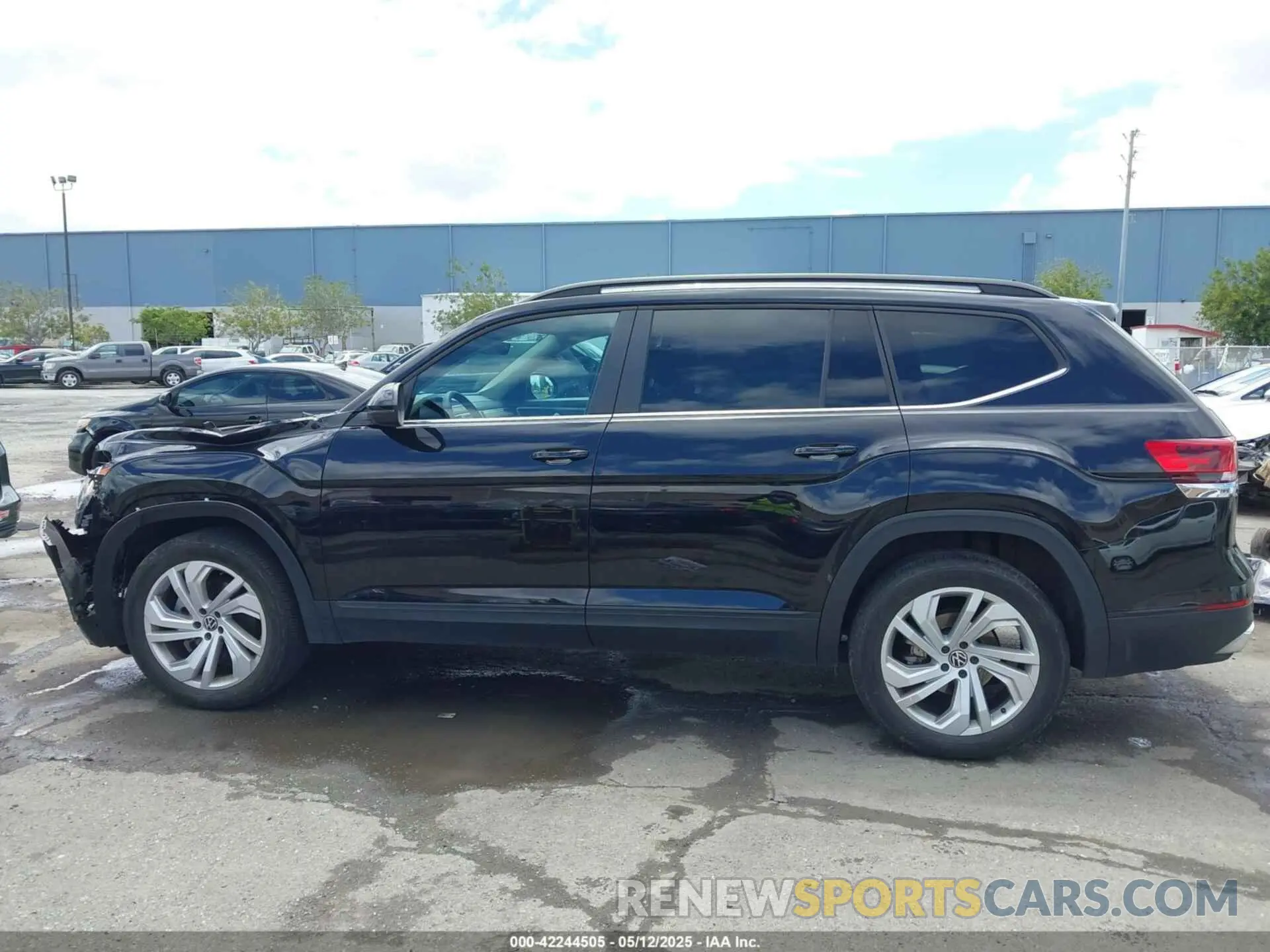15 Photograph of a damaged car 1V2HR2CA8PC527350 VOLKSWAGEN ATLAS 2023
