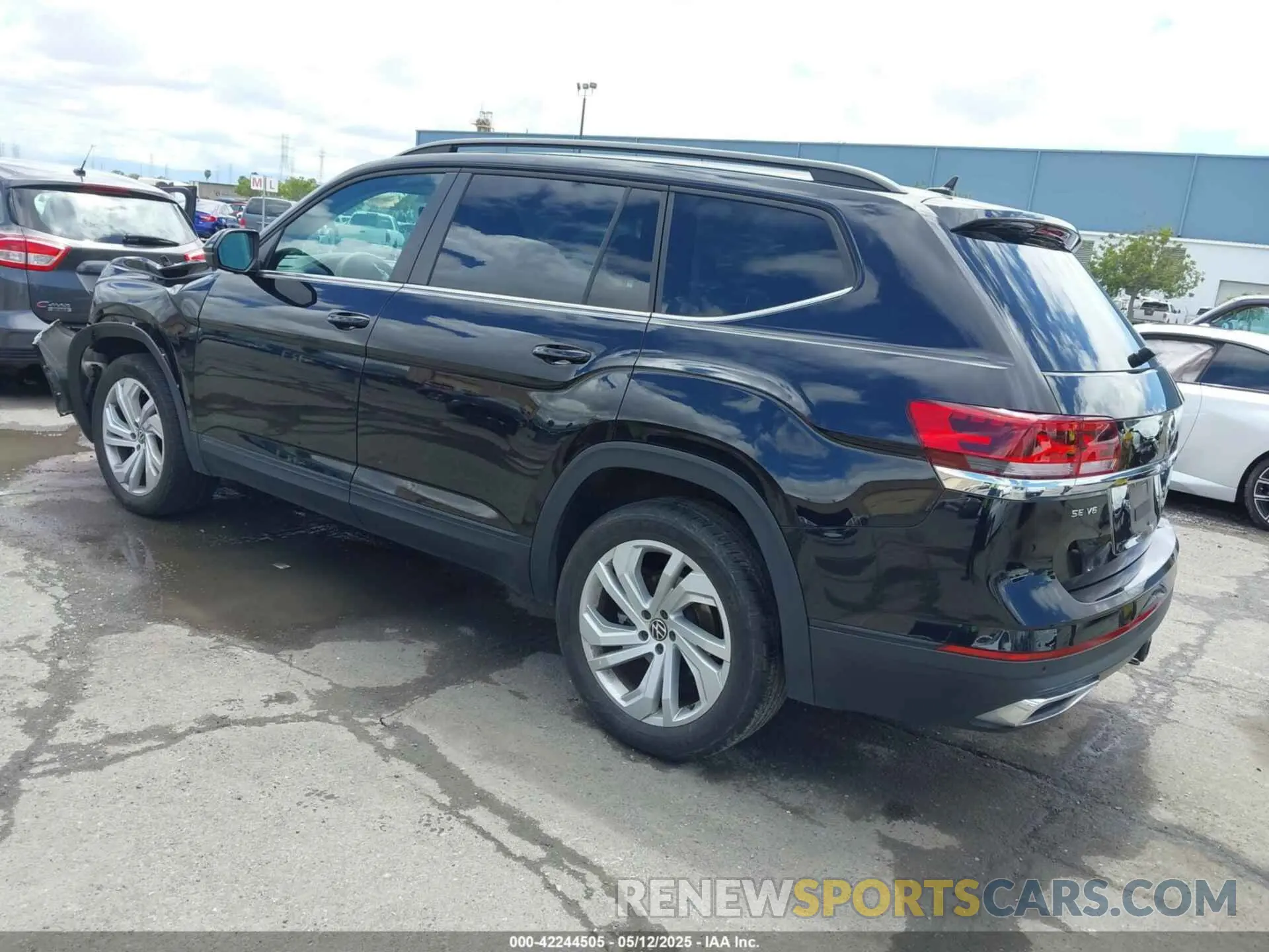 3 Photograph of a damaged car 1V2HR2CA8PC527350 VOLKSWAGEN ATLAS 2023