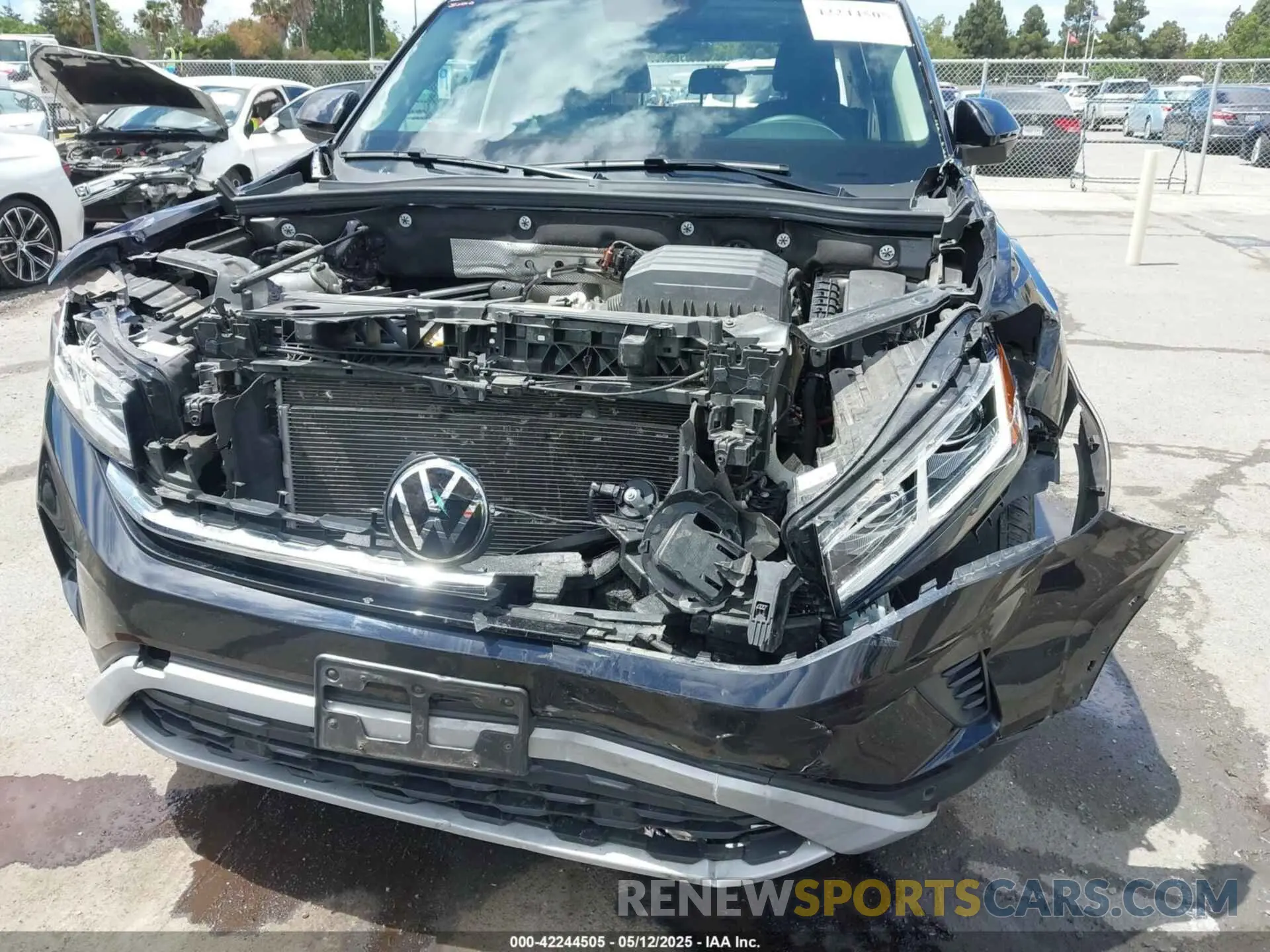 6 Photograph of a damaged car 1V2HR2CA8PC527350 VOLKSWAGEN ATLAS 2023