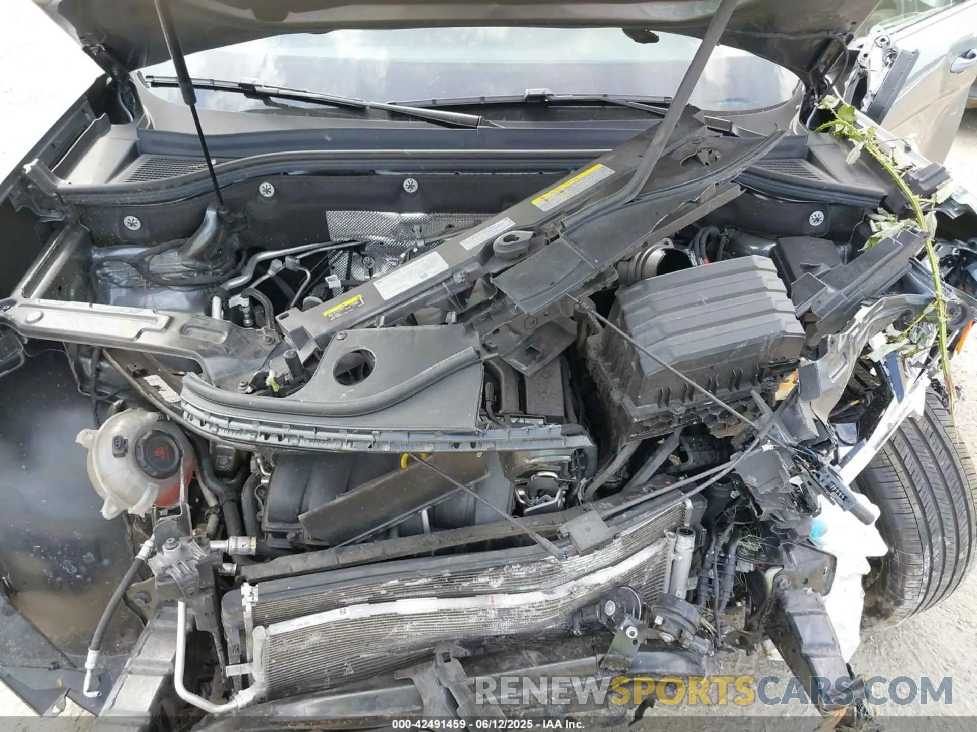 10 Photograph of a damaged car 1V2HR2CA9PC509908 VOLKSWAGEN ATLAS 2023
