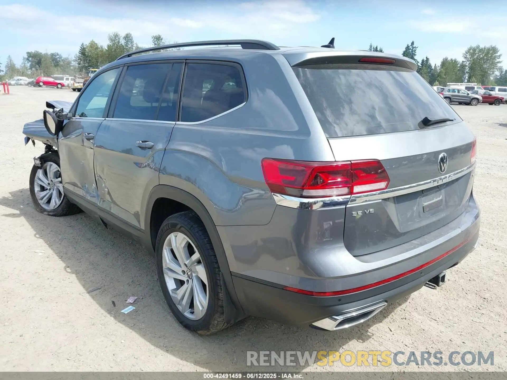 3 Photograph of a damaged car 1V2HR2CA9PC509908 VOLKSWAGEN ATLAS 2023