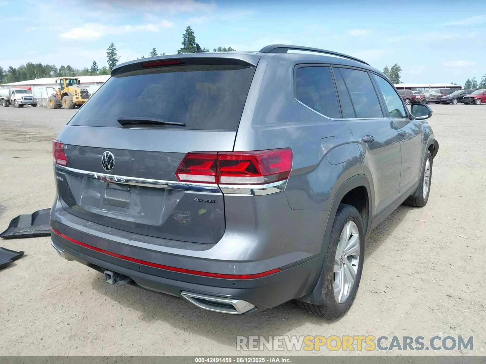 4 Photograph of a damaged car 1V2HR2CA9PC509908 VOLKSWAGEN ATLAS 2023