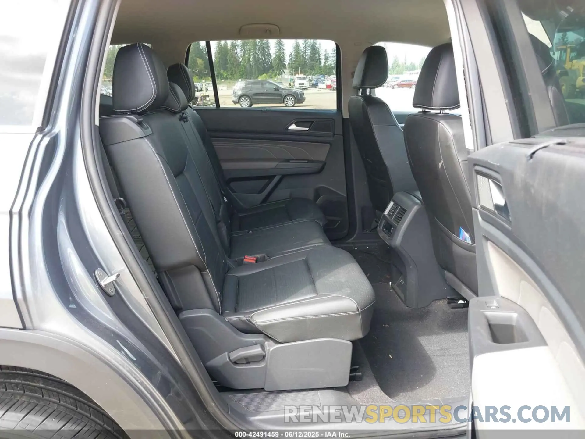 8 Photograph of a damaged car 1V2HR2CA9PC509908 VOLKSWAGEN ATLAS 2023