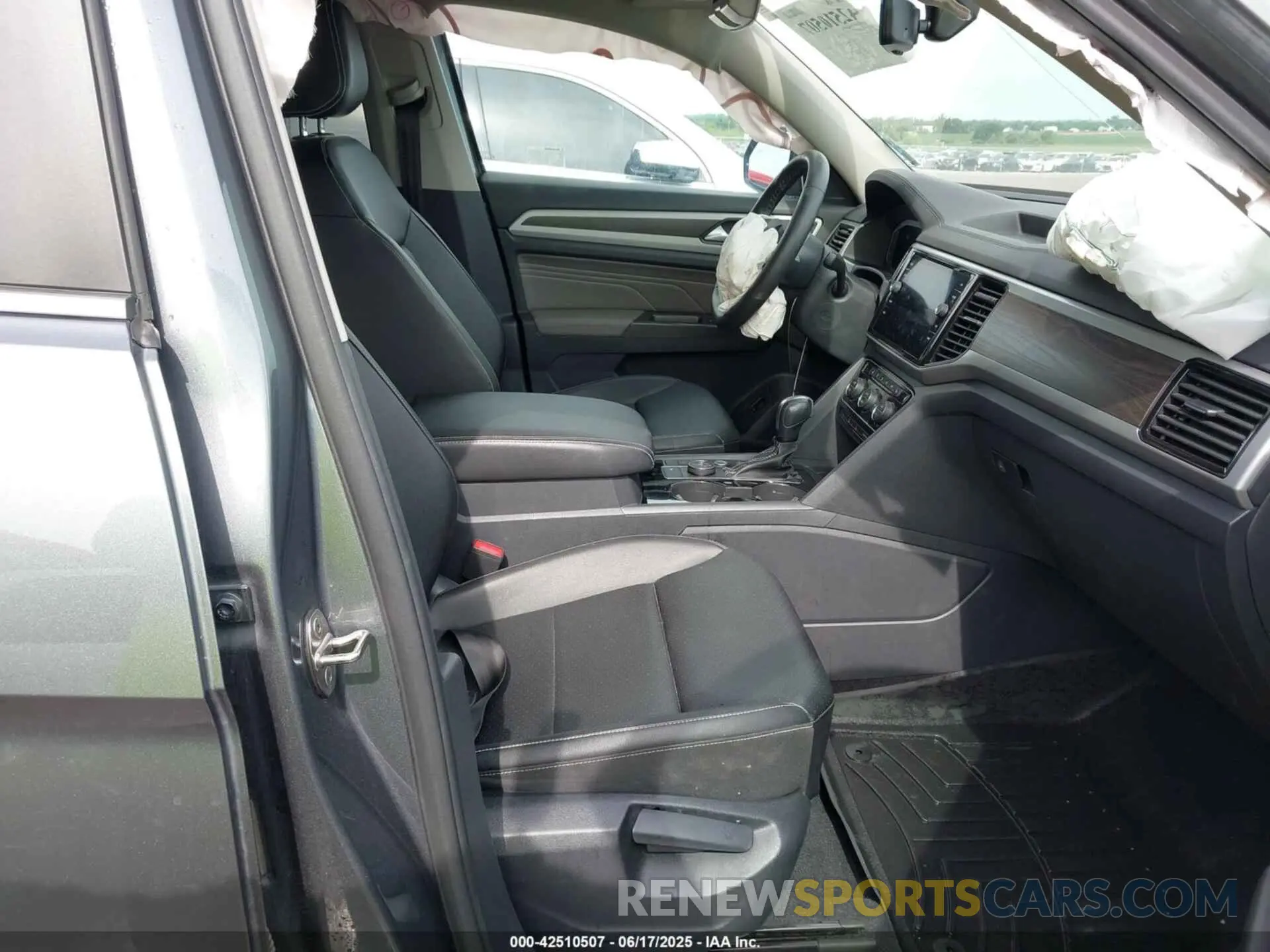 5 Photograph of a damaged car 1V2HR2CAXPC506953 VOLKSWAGEN ATLAS 2023