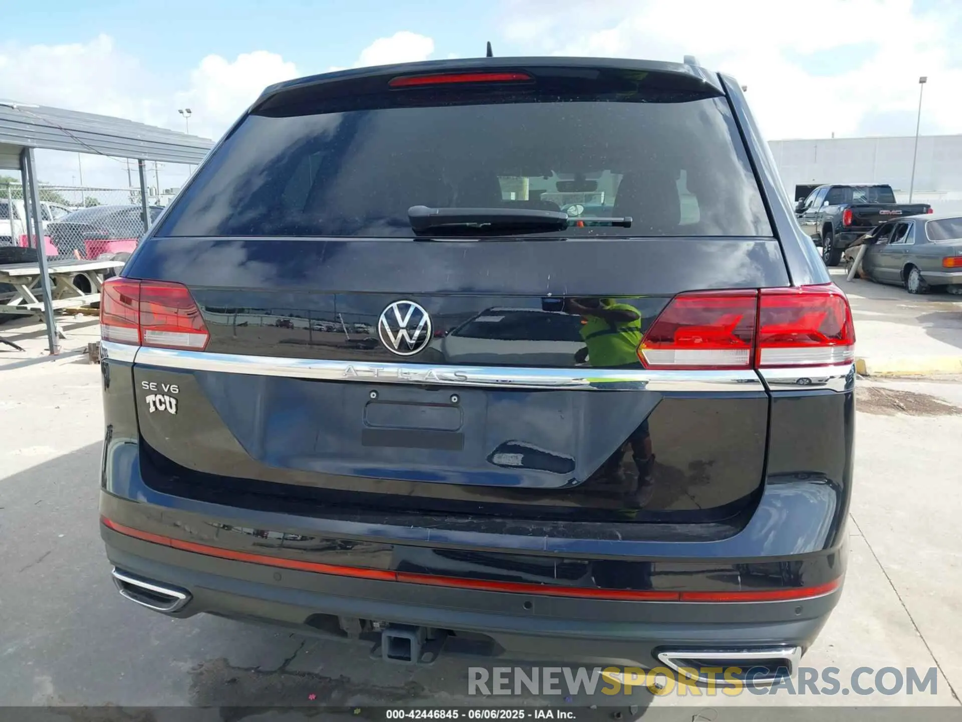 16 Photograph of a damaged car 1V2JR2CA0PC536917 VOLKSWAGEN ATLAS 2023
