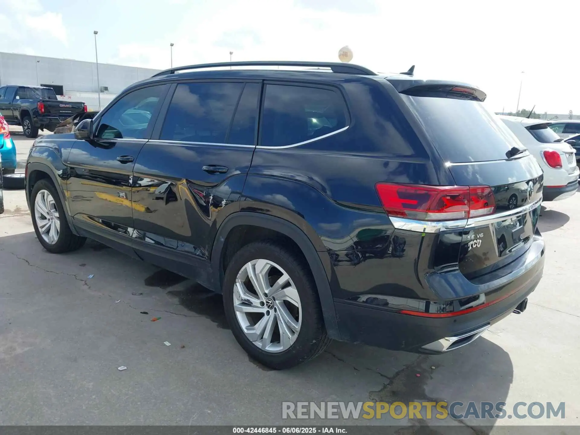 3 Photograph of a damaged car 1V2JR2CA0PC536917 VOLKSWAGEN ATLAS 2023