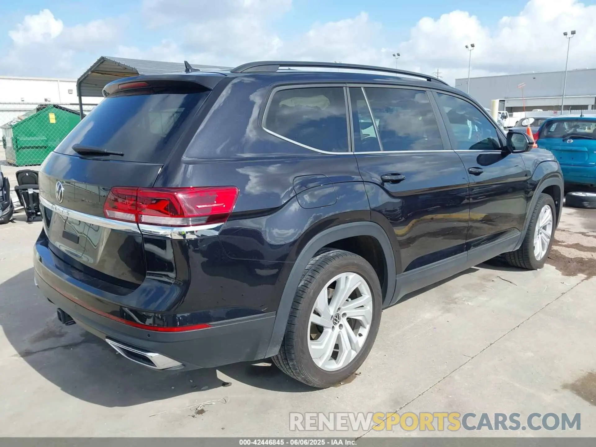 4 Photograph of a damaged car 1V2JR2CA0PC536917 VOLKSWAGEN ATLAS 2023